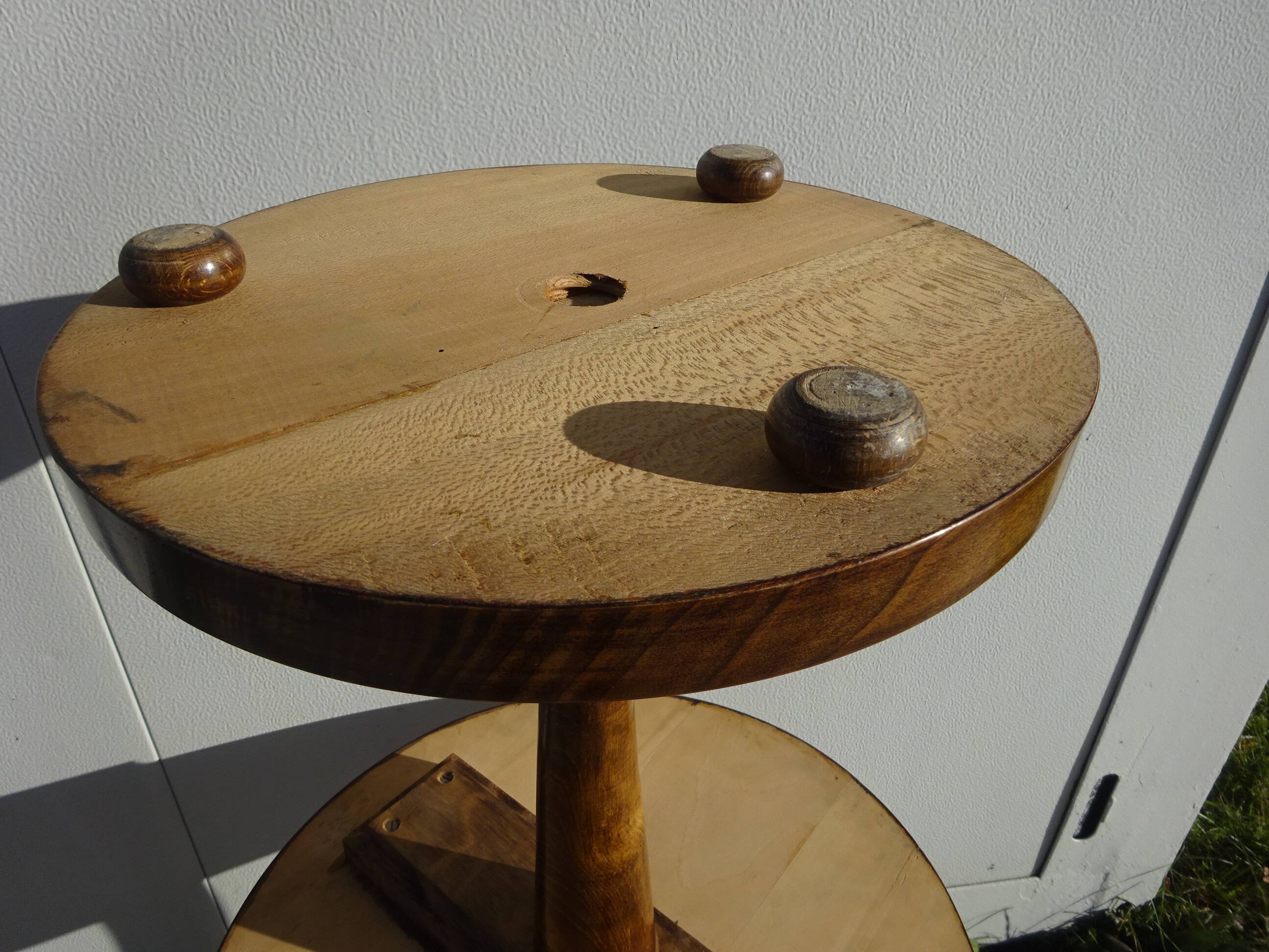 Solid wood pedestal table, Ø60cm