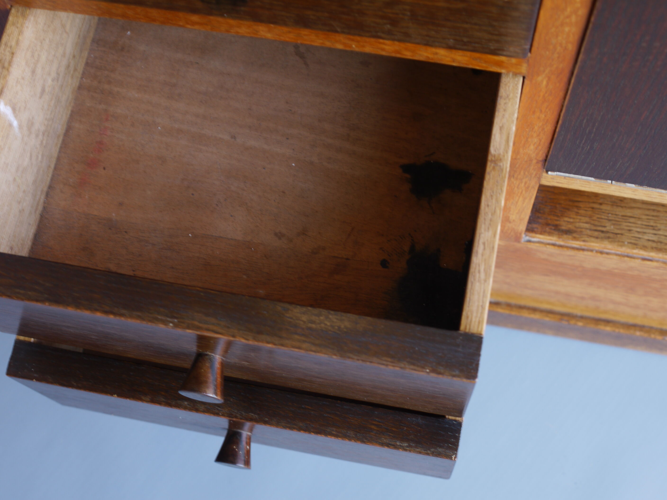 Dutch Modernist oak chest of drawers. 1930s
