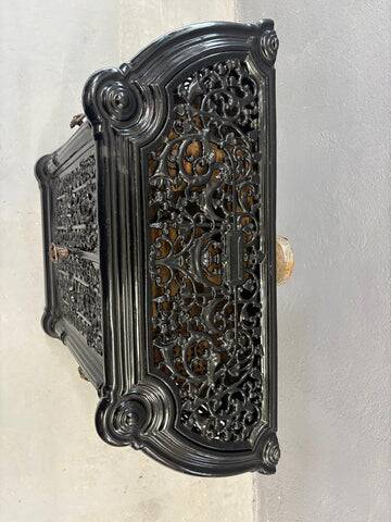 Insert de cheminée antique en fonte orné finition noire