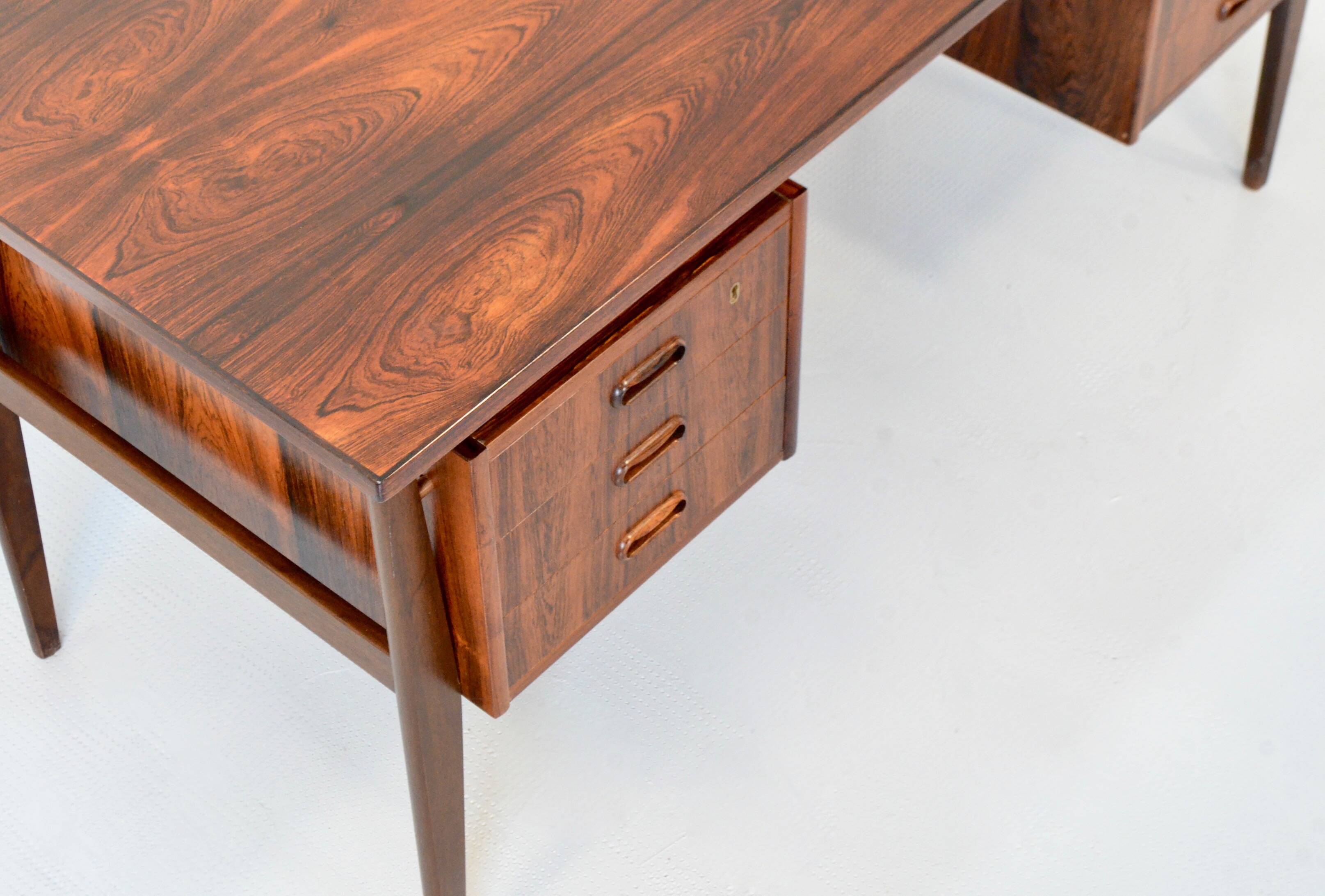 Bureau de direction danois du milieu du siècle en superbe palissandre. Vintage / Moderne / R