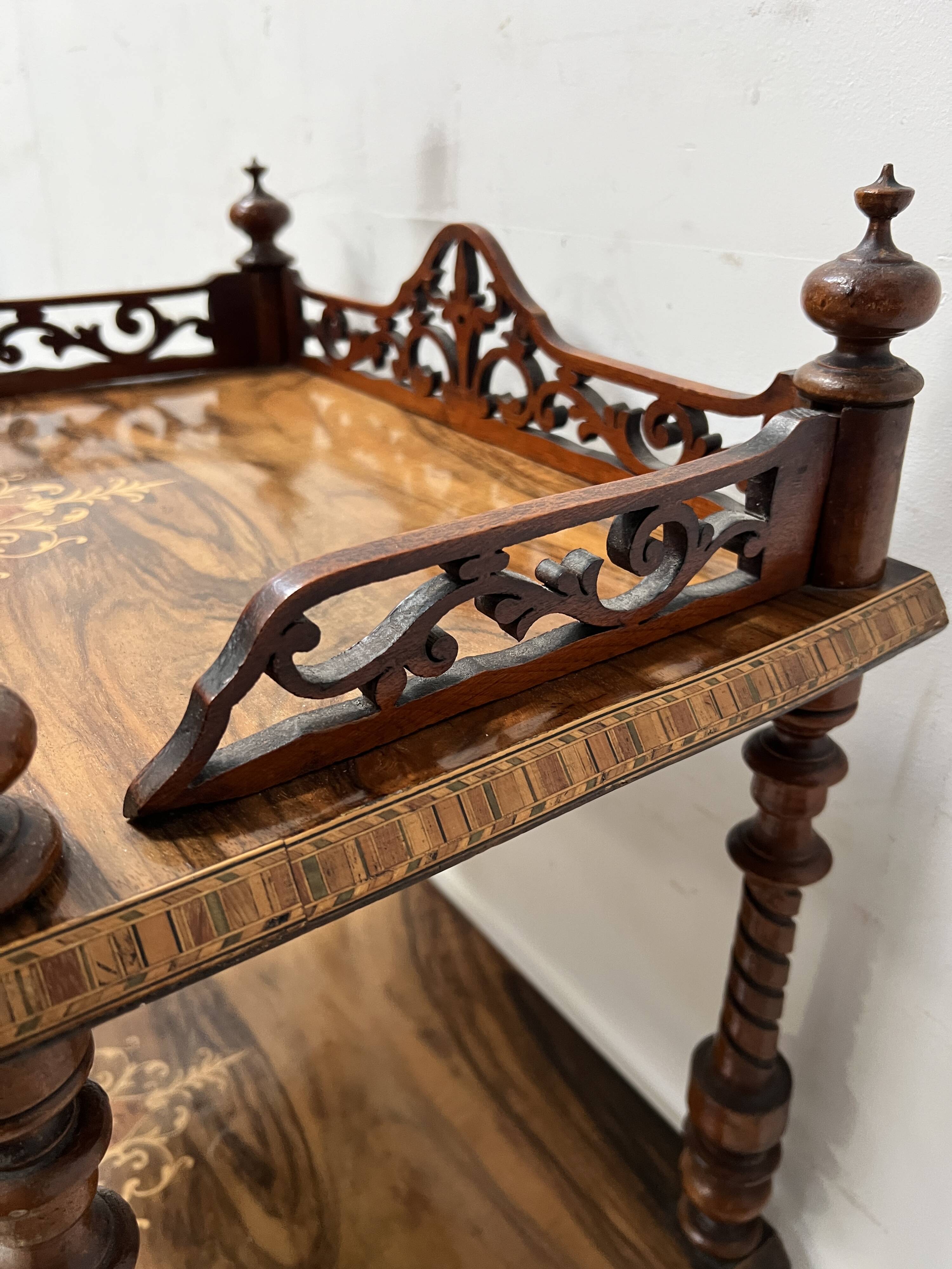 Napoleon III display stand in marquetry mahogany, 19th century.
