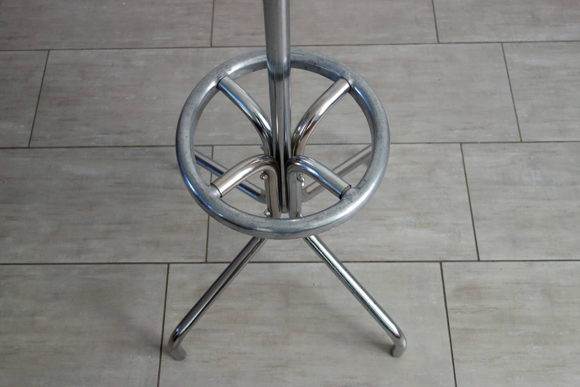 Parrot coat rack, chrome steel, 1970s.