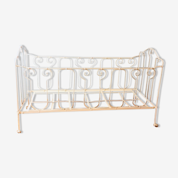 Child white wrought iron bed