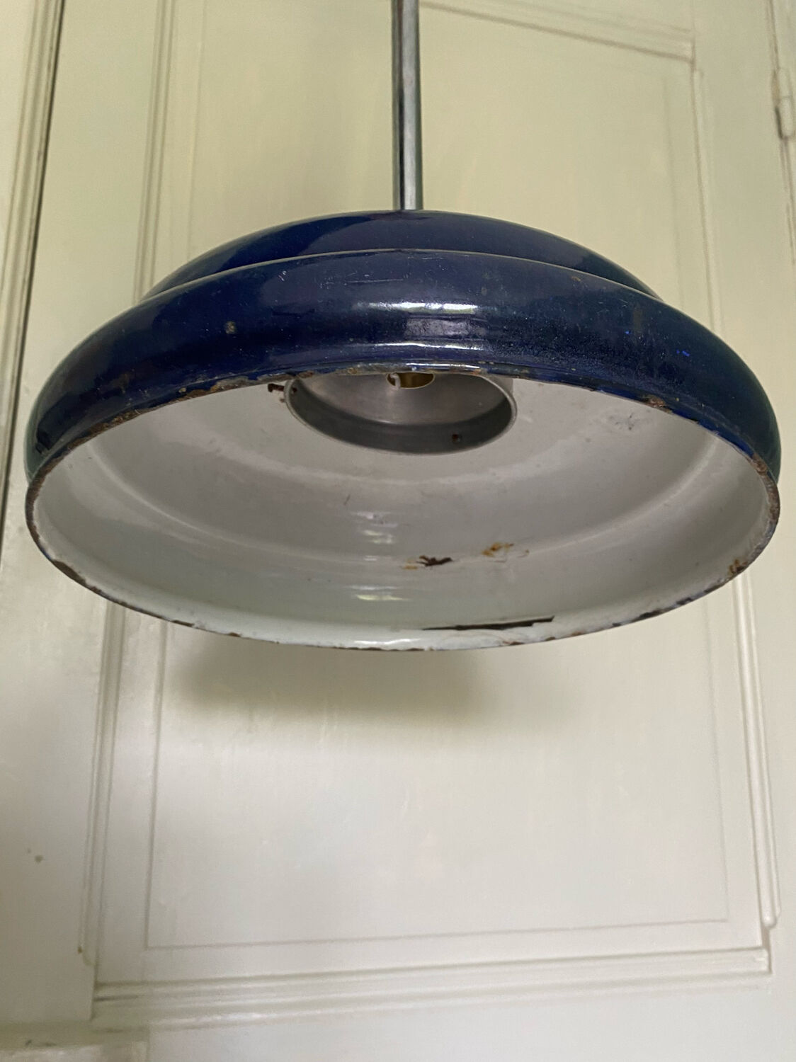 Suspension émaillée bleue