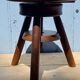 Tabouret a vis en bois