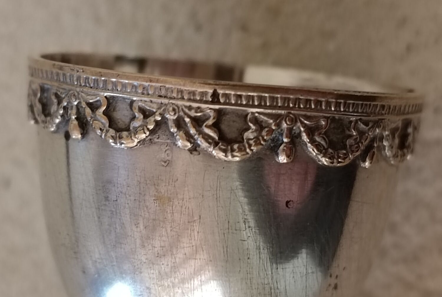 Coquetier en métal argenté