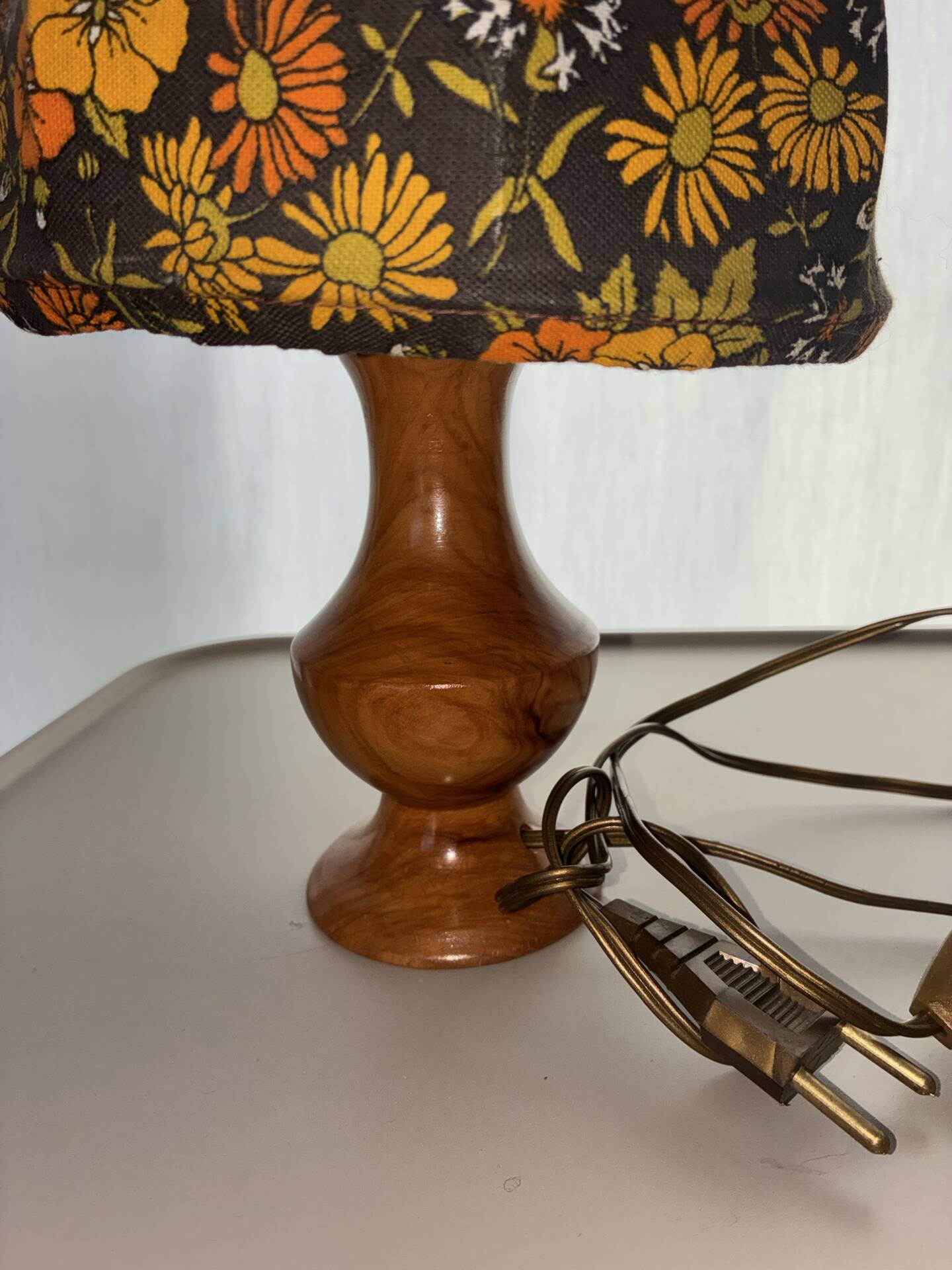 Authentic 1970 Flower Power bedside lamp – Turned wood