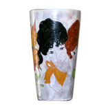Ceramic vase with women's décor