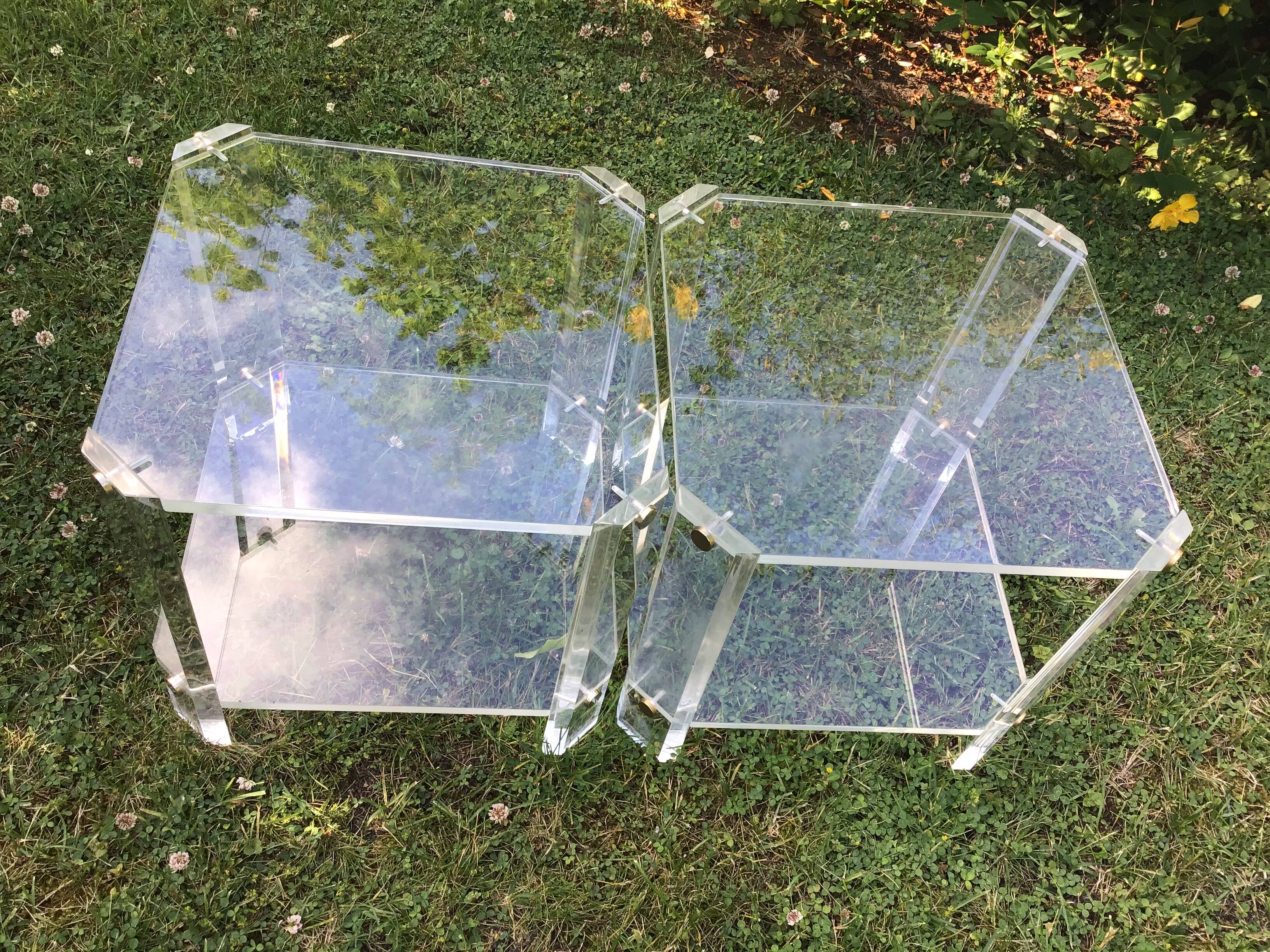 Tables en plexiglass