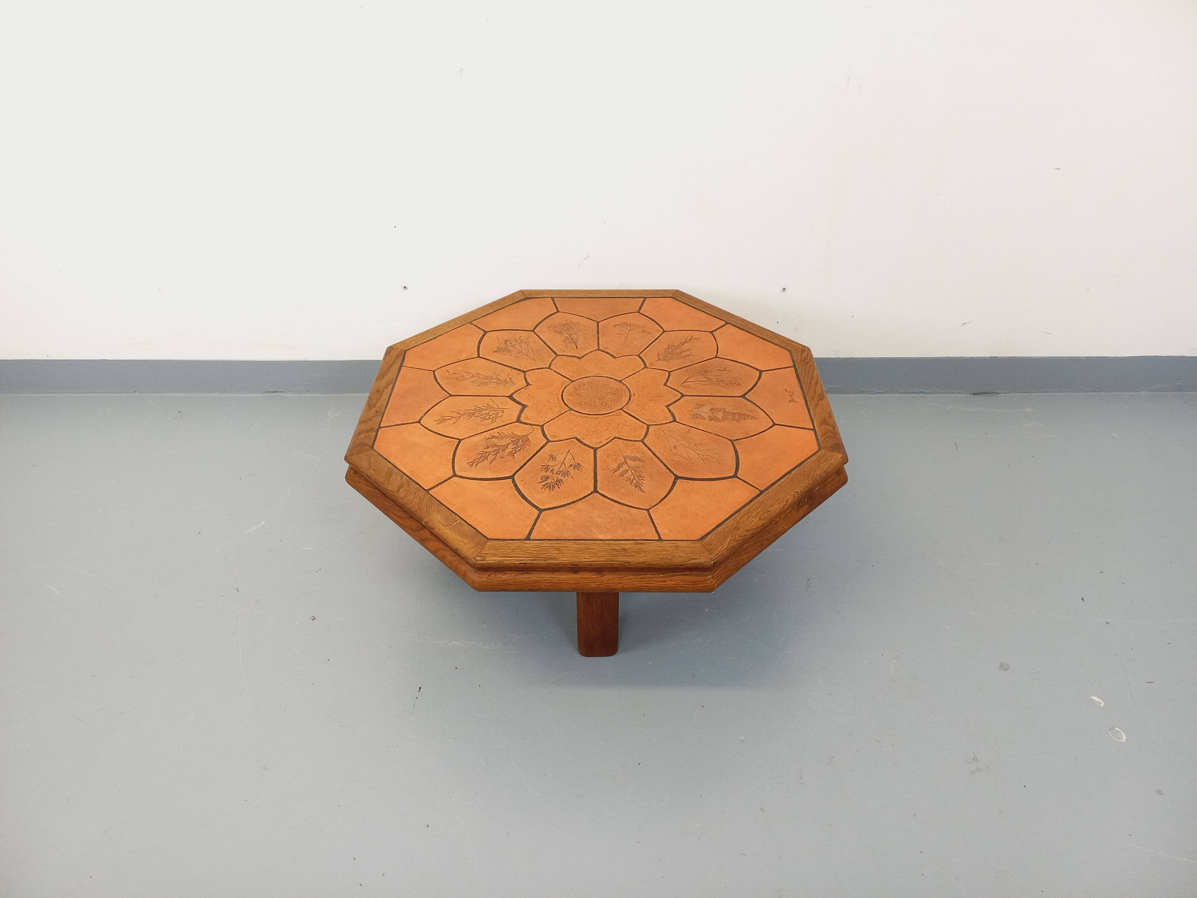 Octagonal coffee table Barrois with vintage herbarium patterns in oak and ceramic.