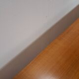 Mid-century notenhout fineer dressoir met 3 lades