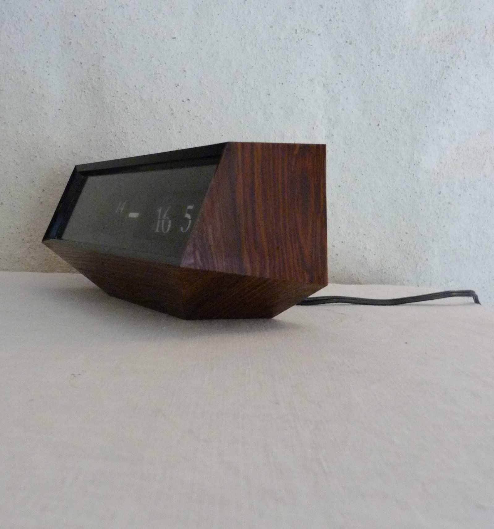 Desktop clock