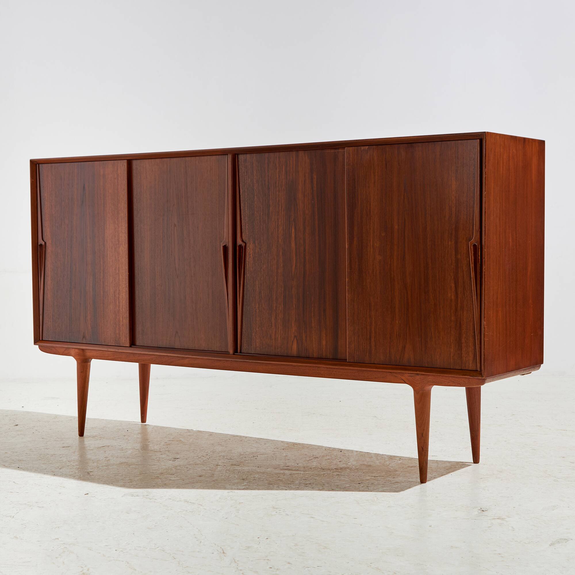 Model 19 teak highboard by gunni omann for omann jun møbelfabrik (mk10397)