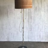 Mid-Century brown wooden and metal floor lamp, large diameter woven lampshade from the 1950s.