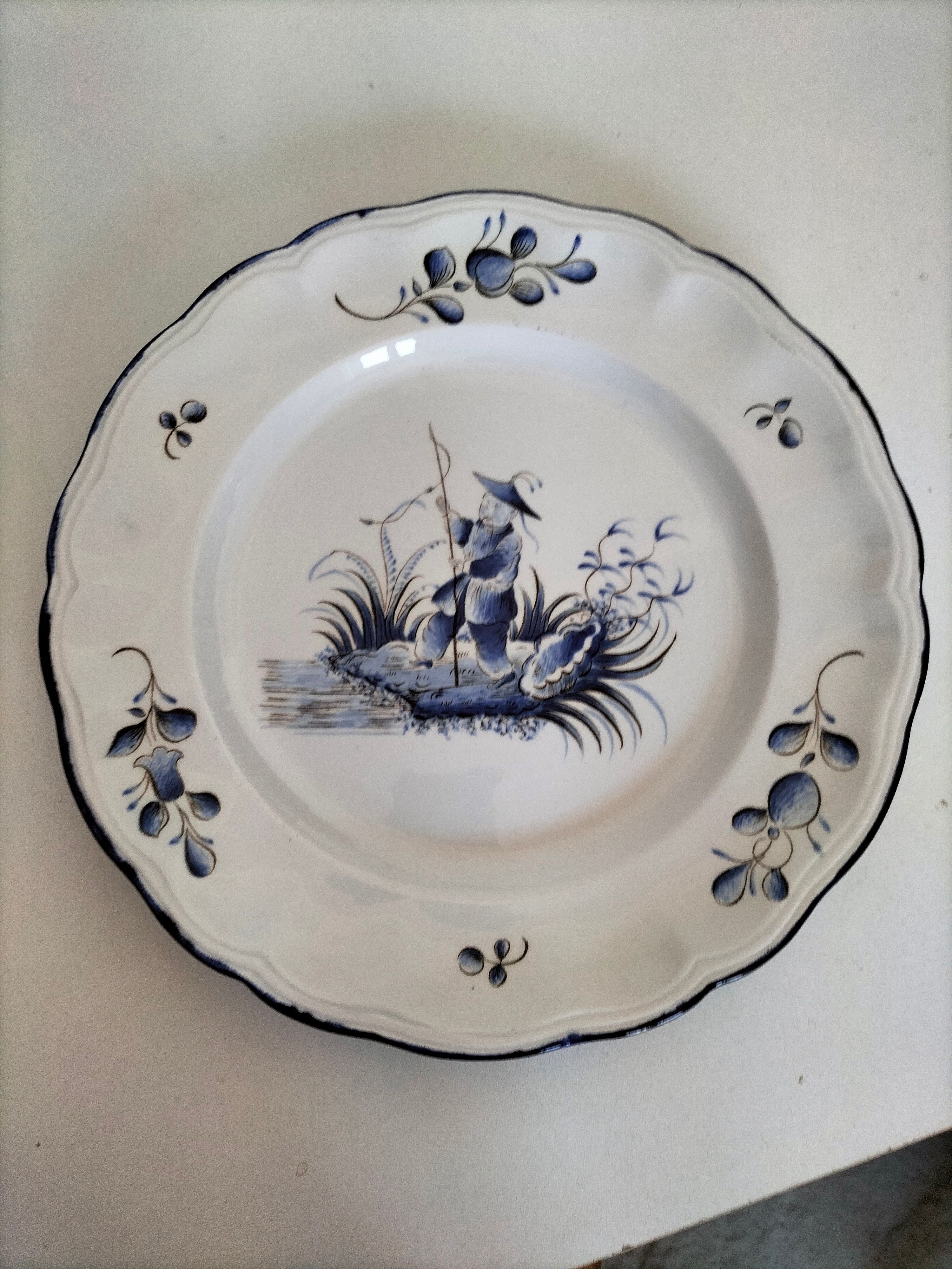 Assiette KG Lunéville décor pêcheur bleu