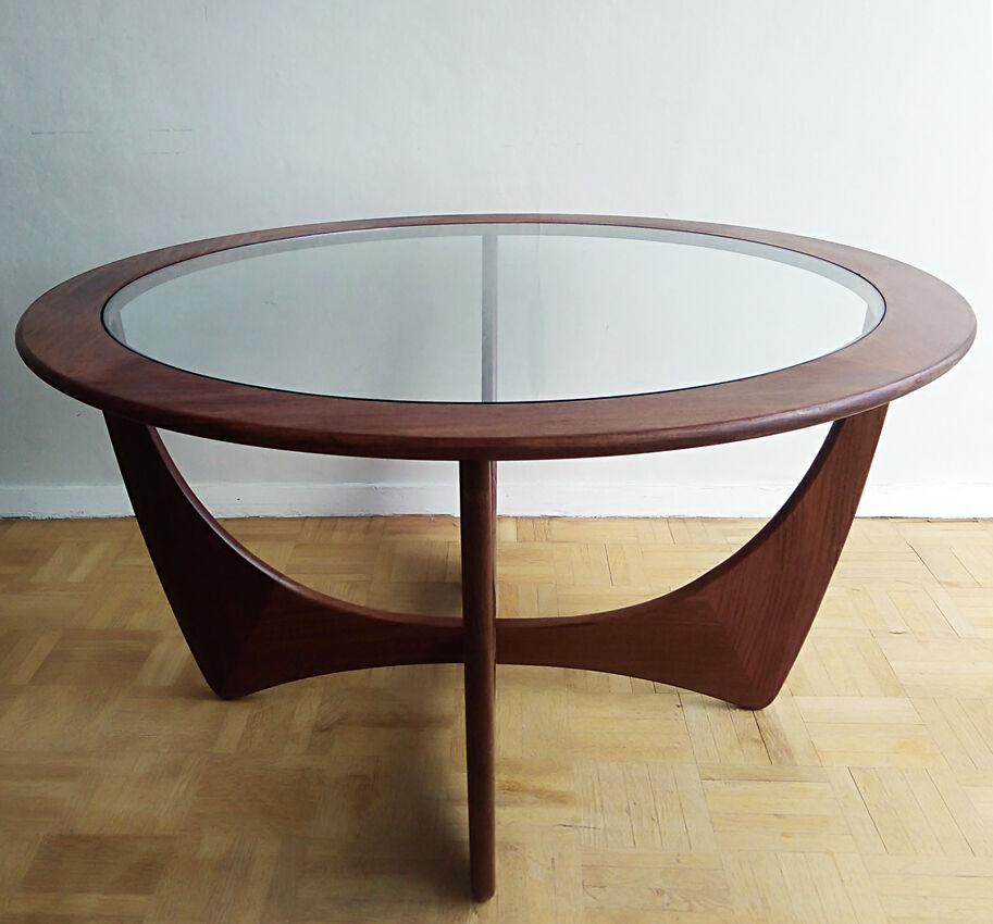 Table basse ronde en teck modèle Astro par Victor Wilkins édition G Plan 1960