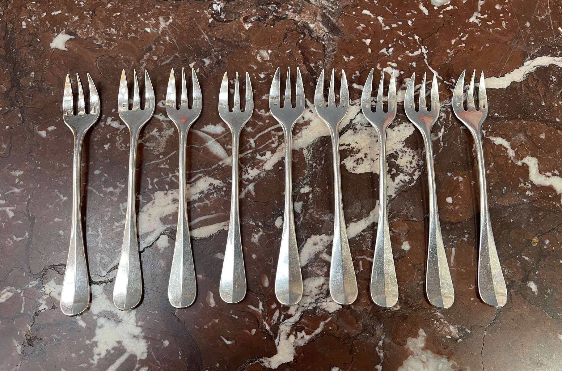 Série de 9 fourchettes à huitres en métal argenté Christofle - Vieux Paris