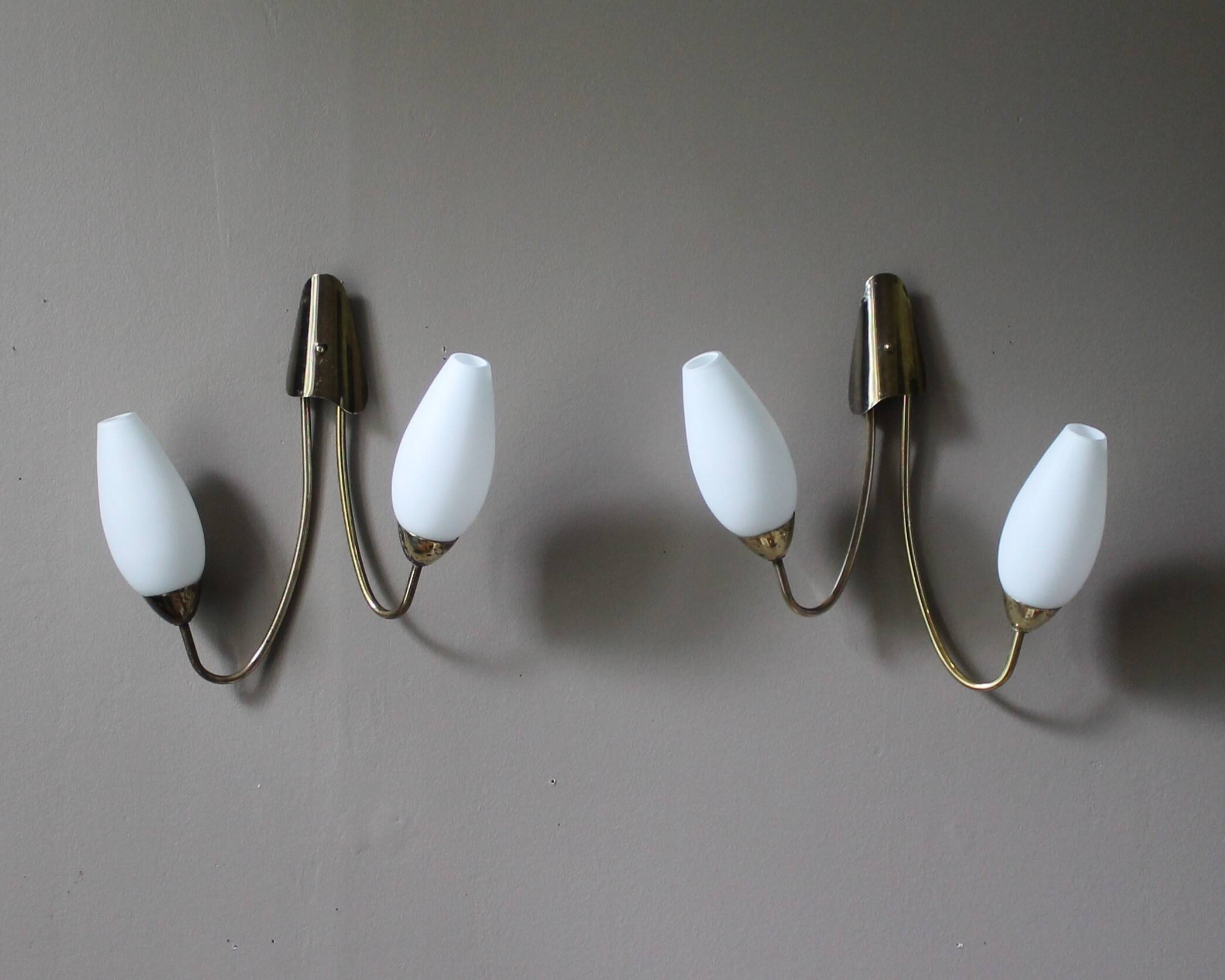 Paire d'appliques doubles vintage laiton & opaline