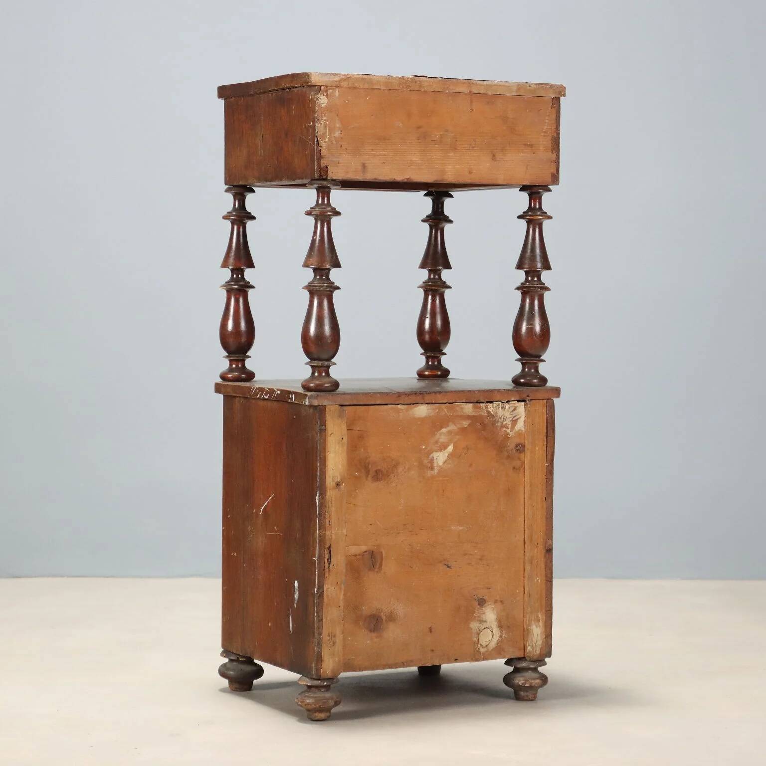 Antique Louis-Philippe bedside table in walnut, Italy, 19th century.