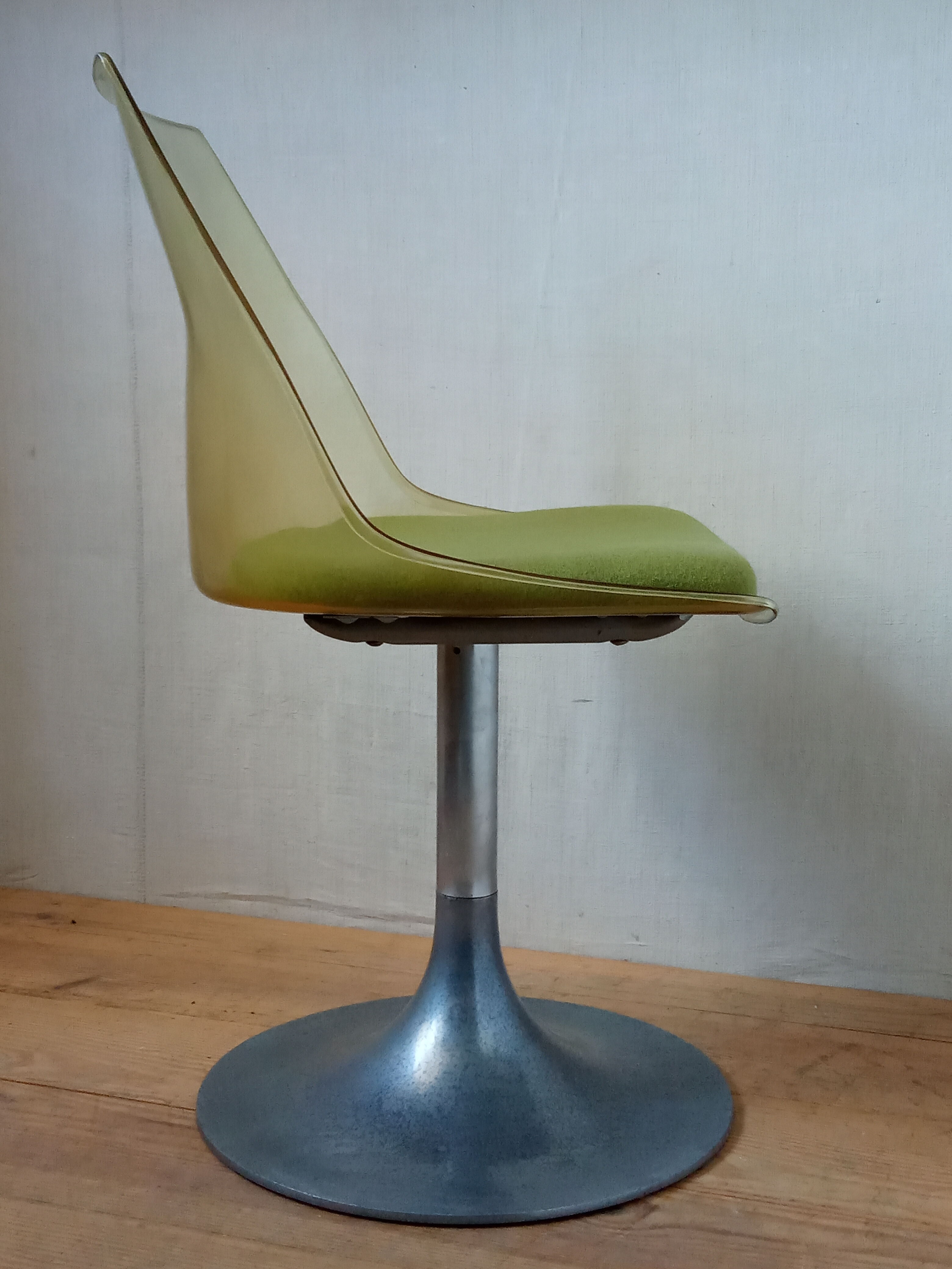 1970 swivel tulip foot chair