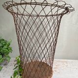 Metal wire wastepaper basket