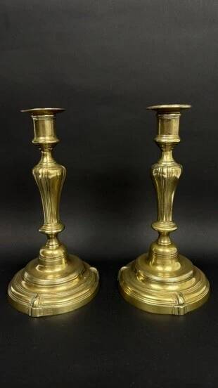 Pair of gilded bronze candlesticks from the Regency period, 18th century.