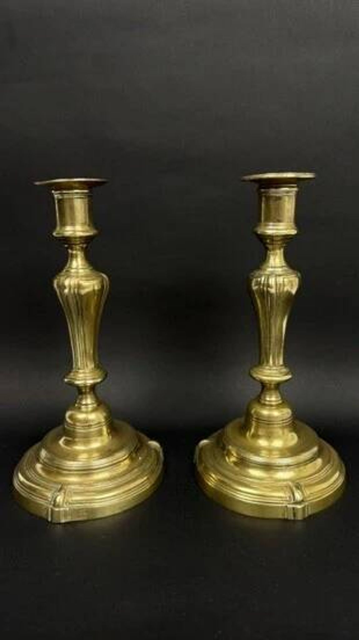 Pair of gilded bronze candlesticks from the Regency period, 18th century.