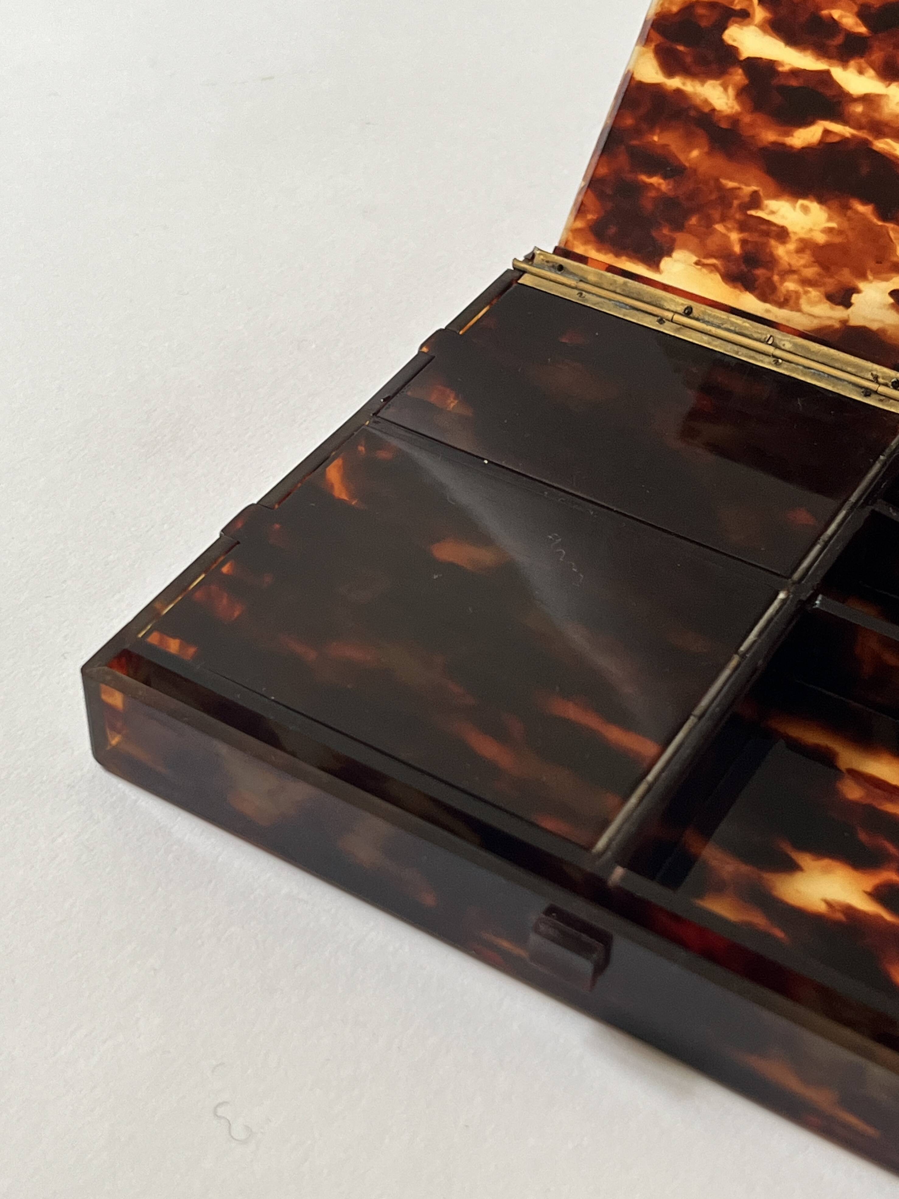 Tray - box with a lid in tortoiseshell plexiglass, 1970s design.