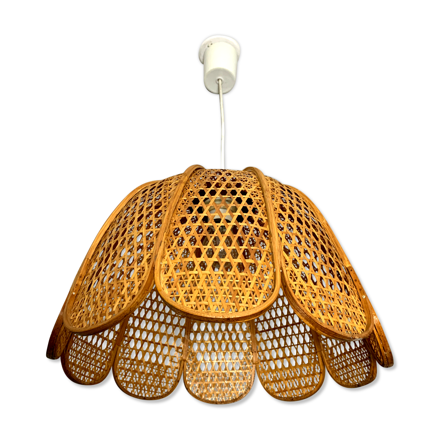 Suspension in vintage cannage