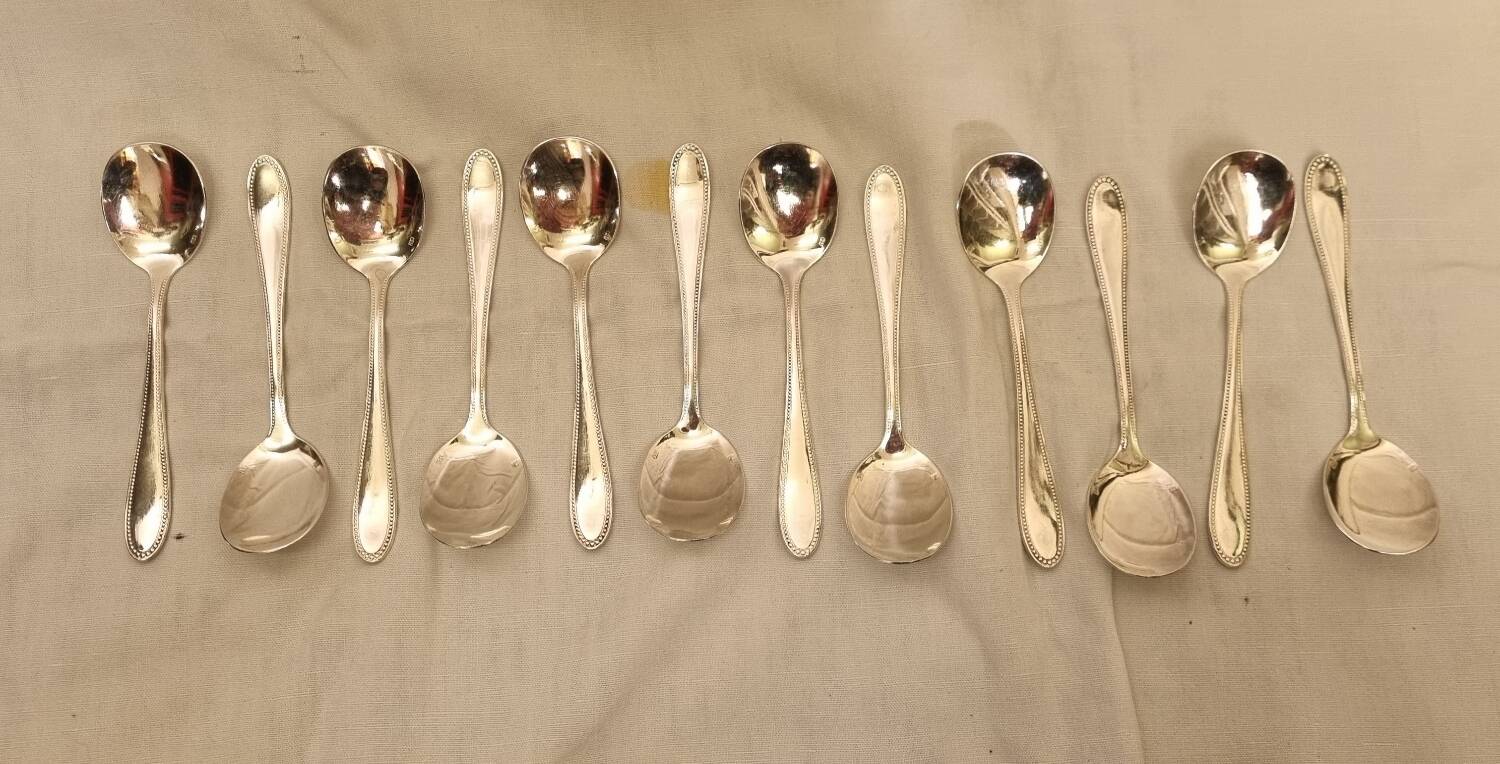 12 sorbet spoons, pearls