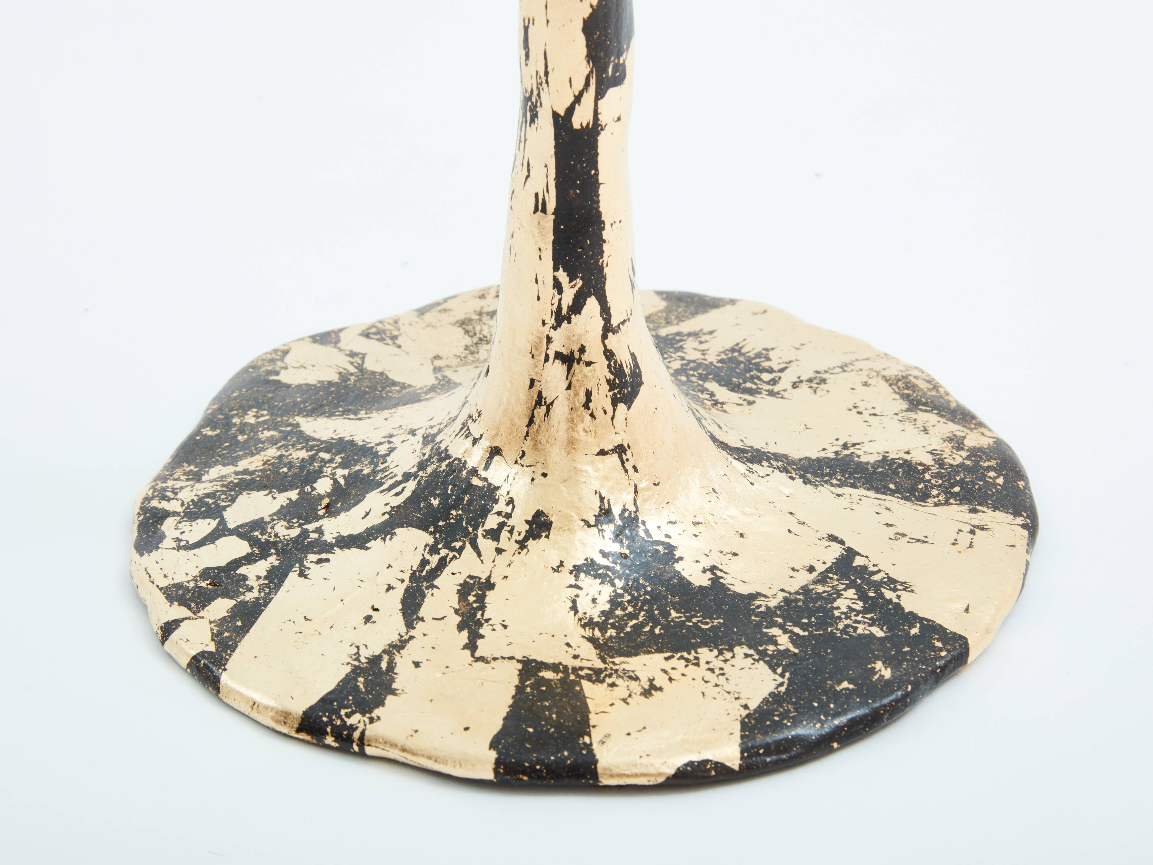 Table basse brutaliste fer forgé doré feuille d’or 1970