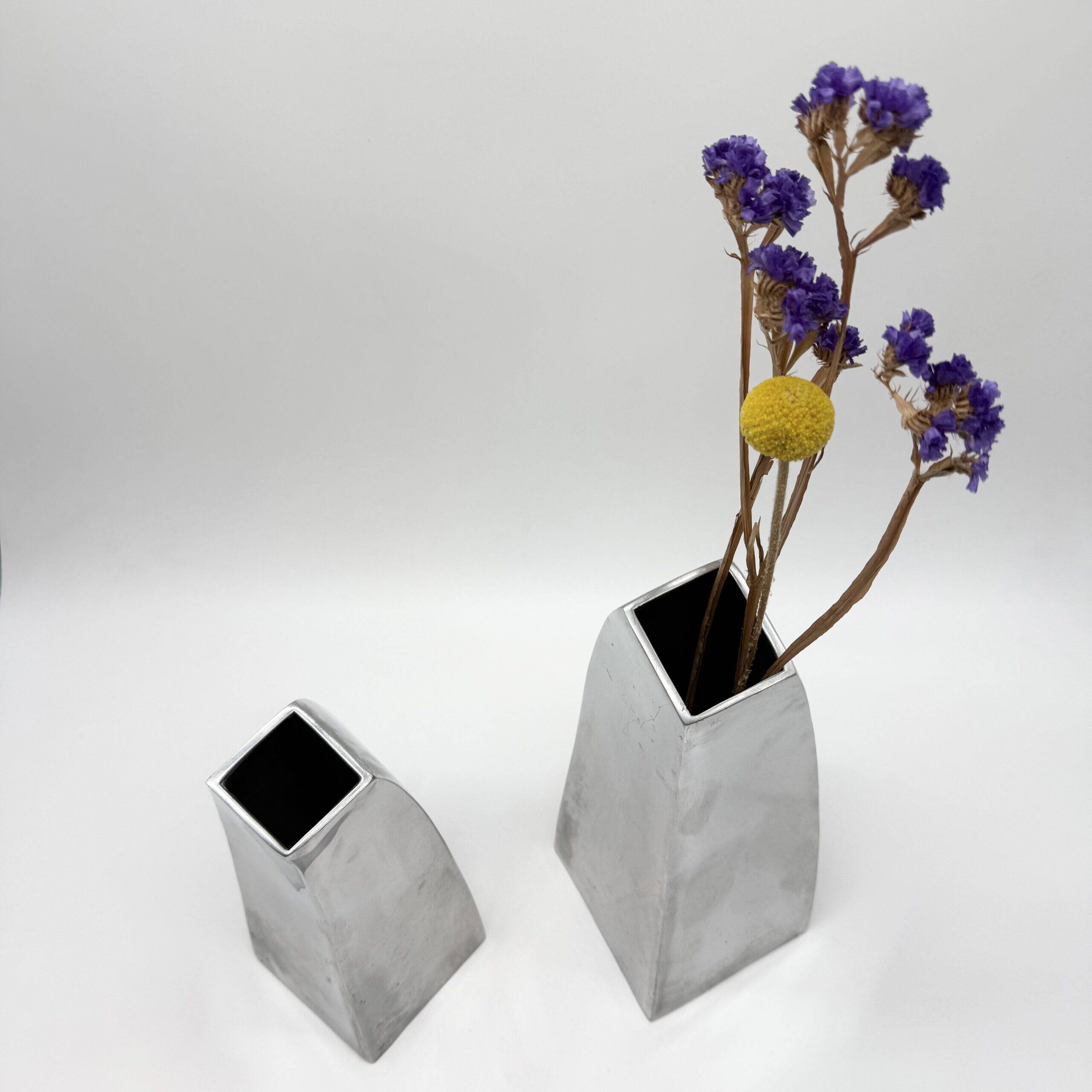 Pair of "Space Age" vases in aluminium cast – 1980s