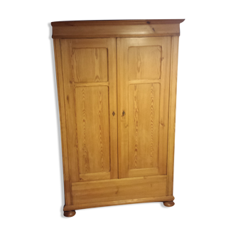 Old english style wardrobe in pine