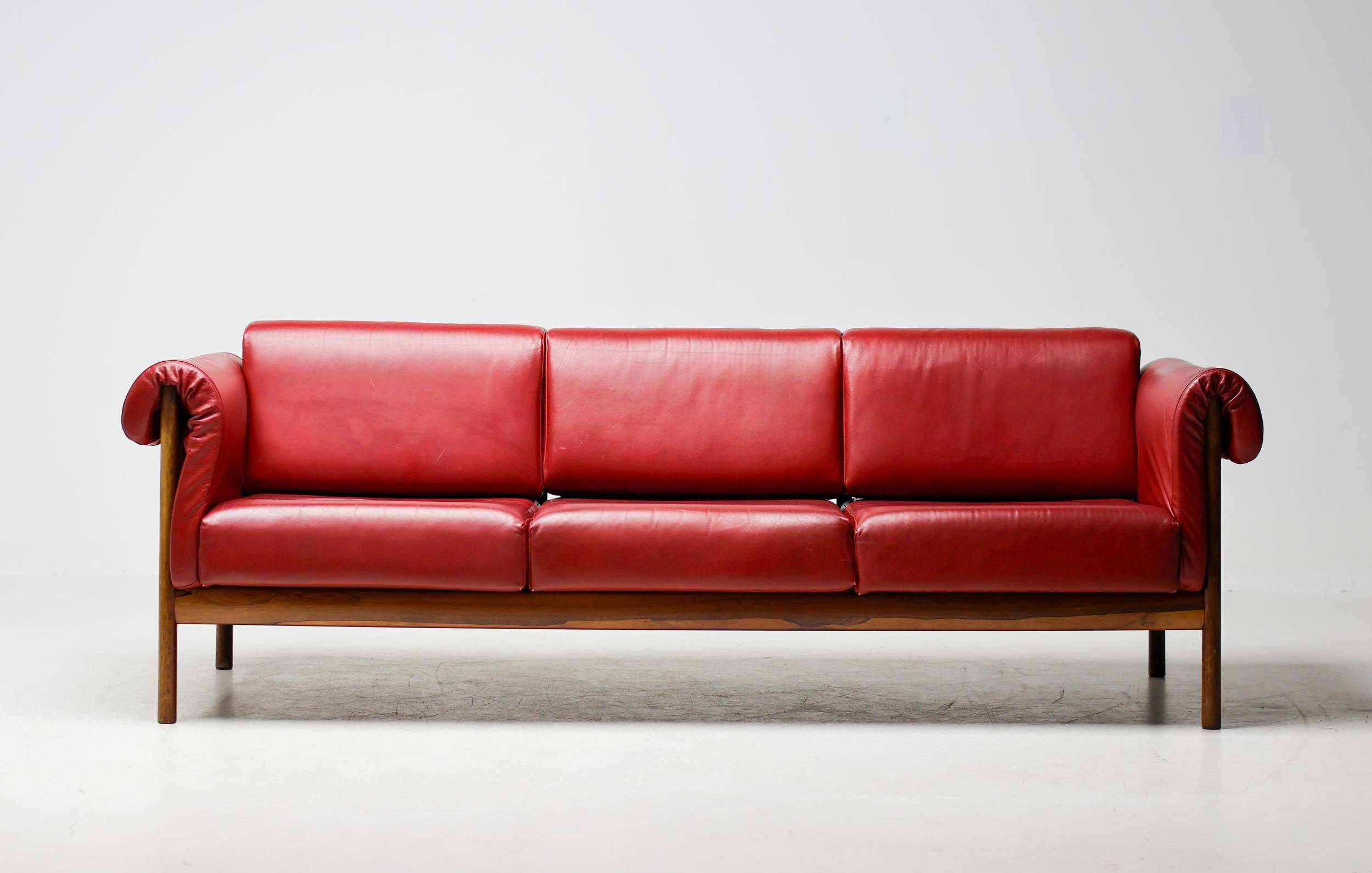 Johannes Andersen modern mid-century Danish canapé in rosewood and burgundy leather