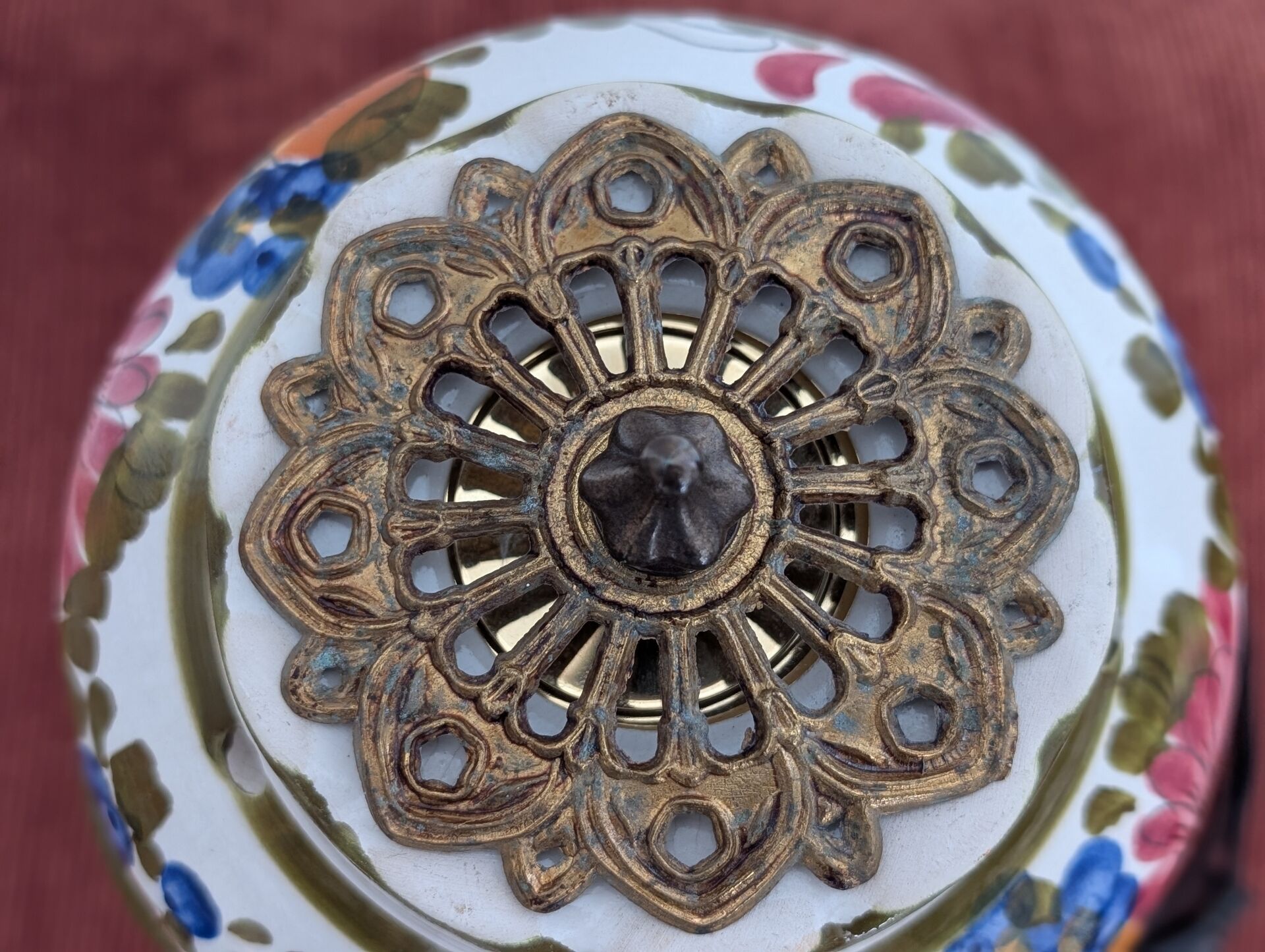 Vintage lamp in brass and ceramic. Flowering tree of life.