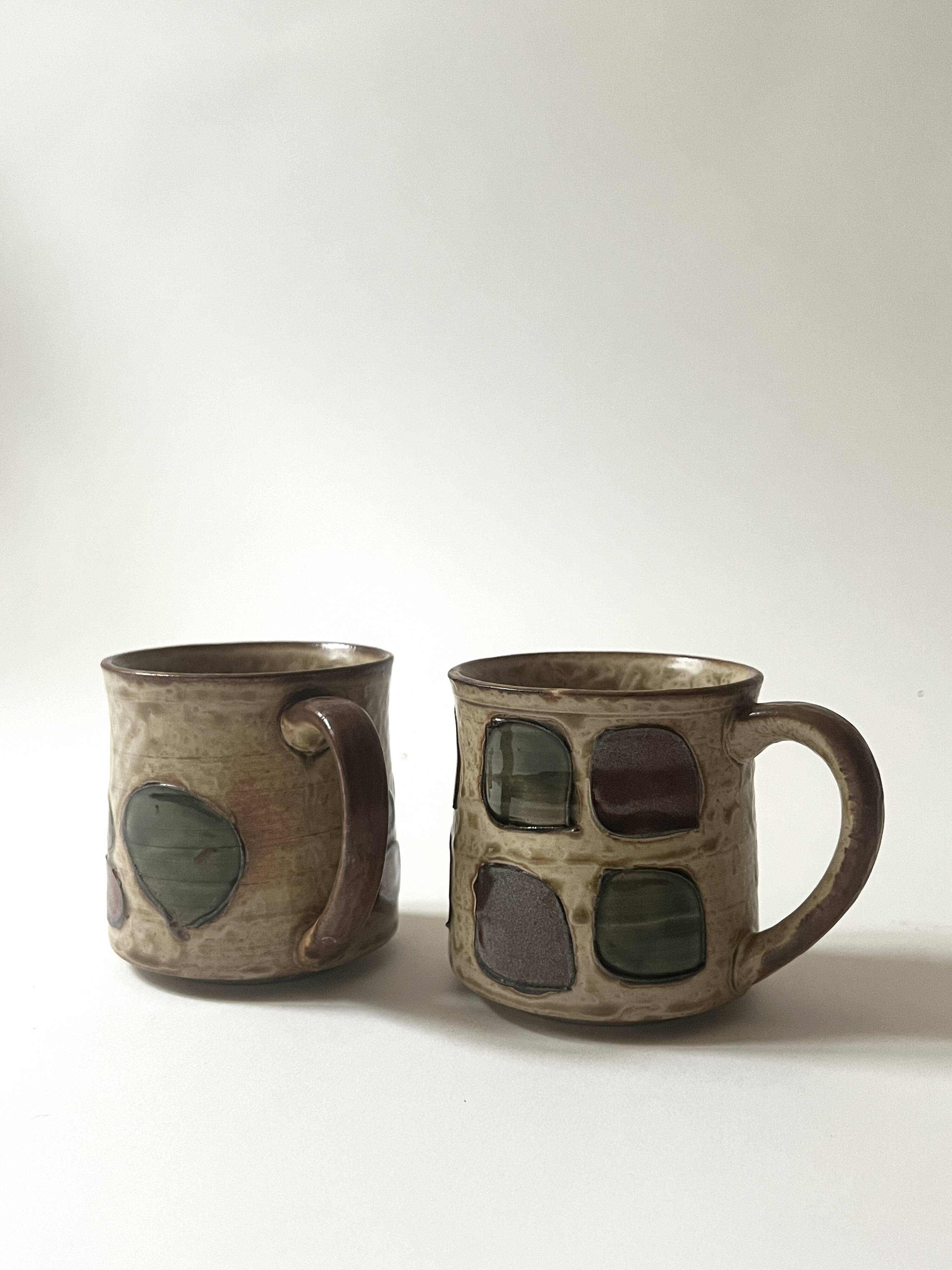 Set of 2 glazed ceramic coffee mugs from around 1970.