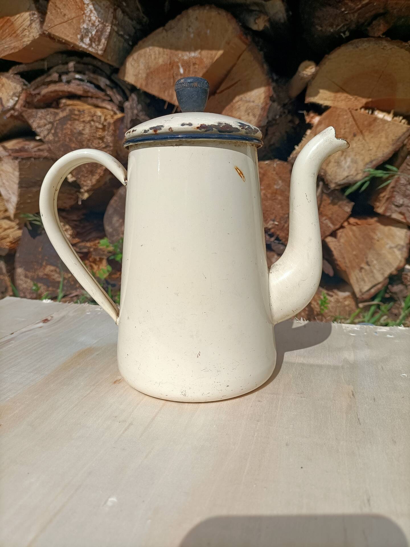 Small retro enamelled metal coffee pot 💐