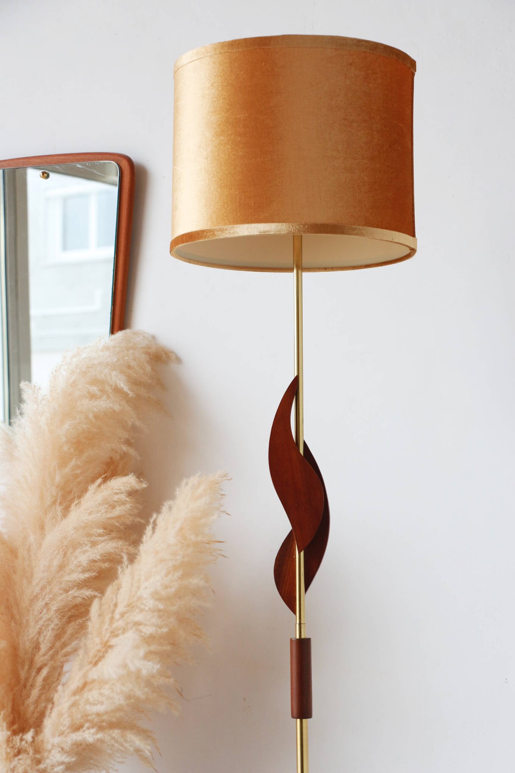 Teak and brass vintage Scandinavian floor lamp 1960 | Bakelite