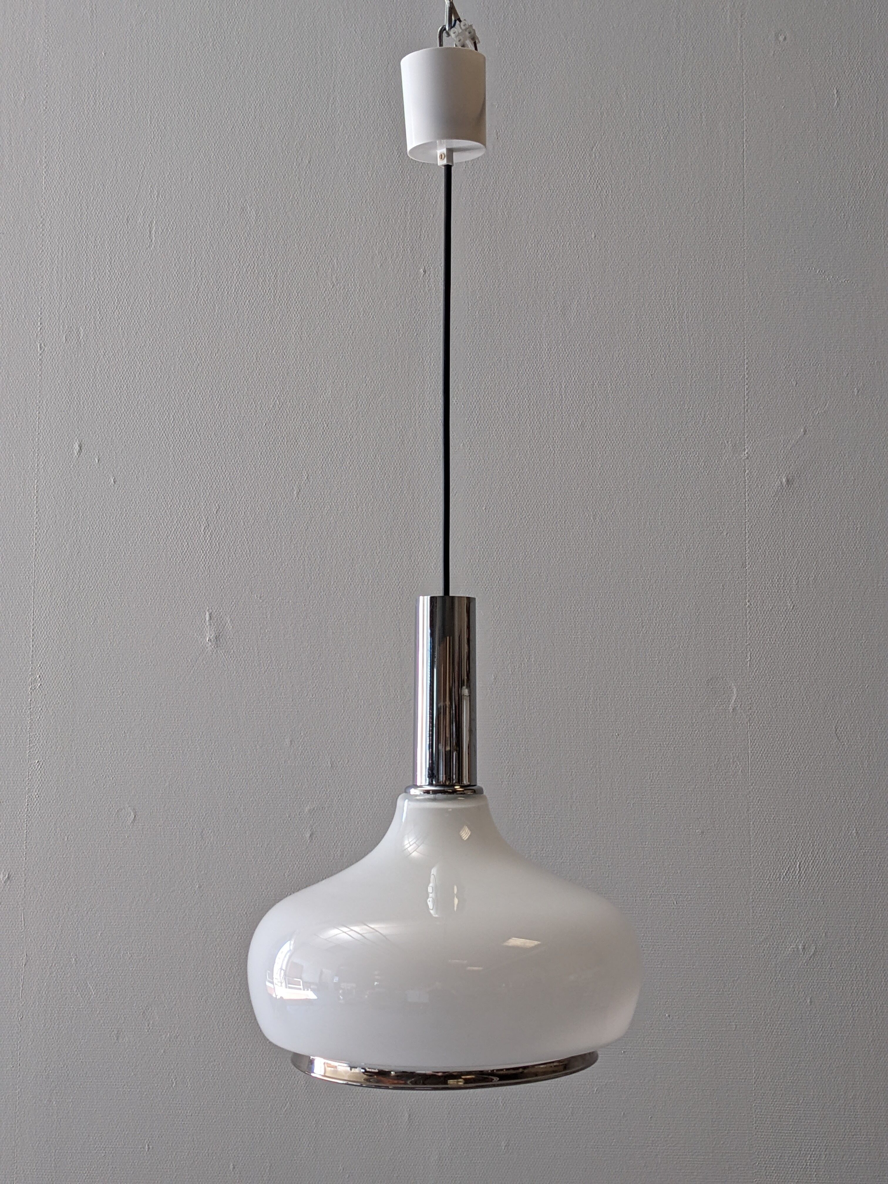 Suspension en opaline blanche des années 60/70