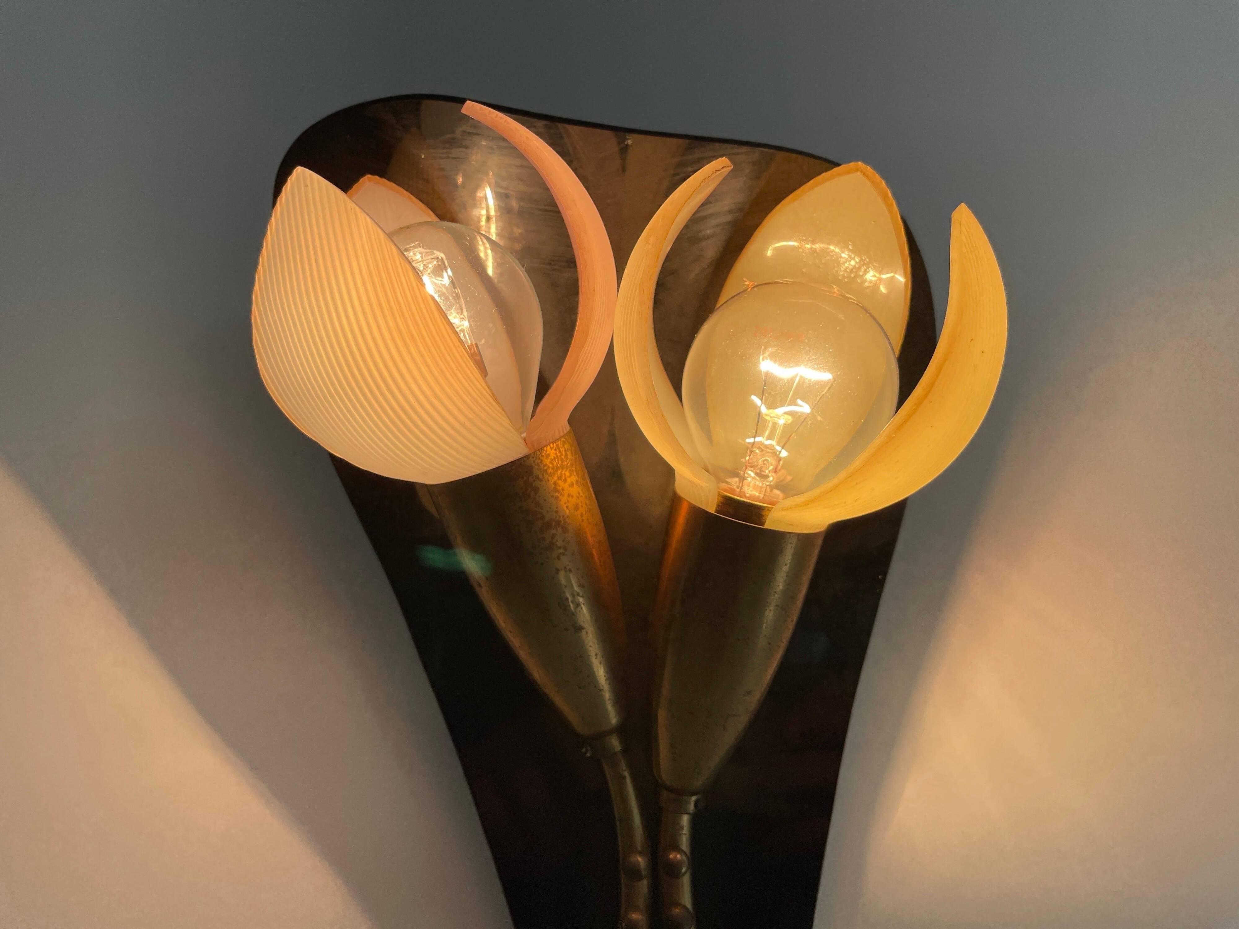 Simple plexiglass and brass wall light, Flower Design, mid-century by Geru, 1960s, Germany.