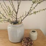 Light sandstone planter
