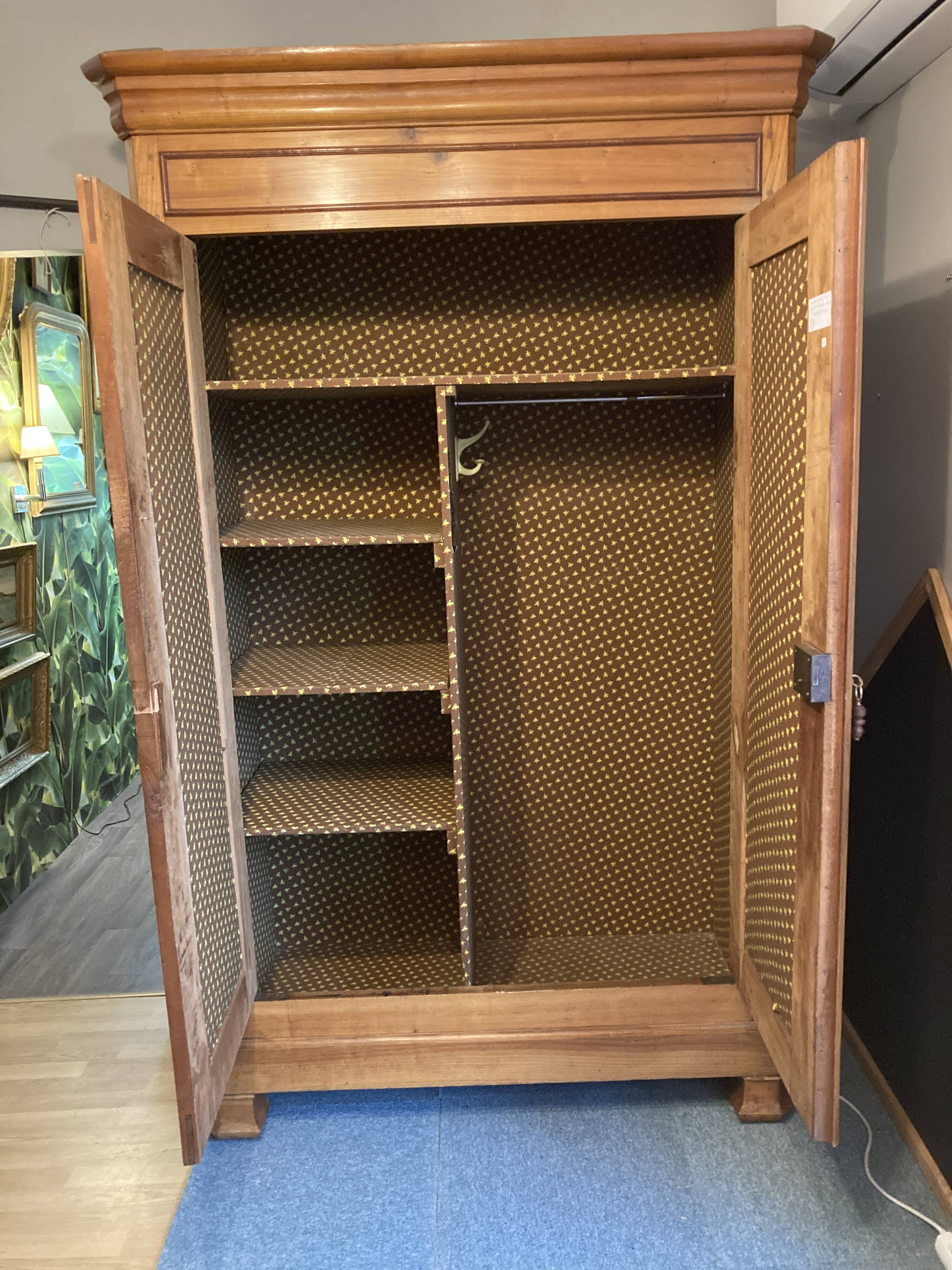 Wardrobe Louis Philippe