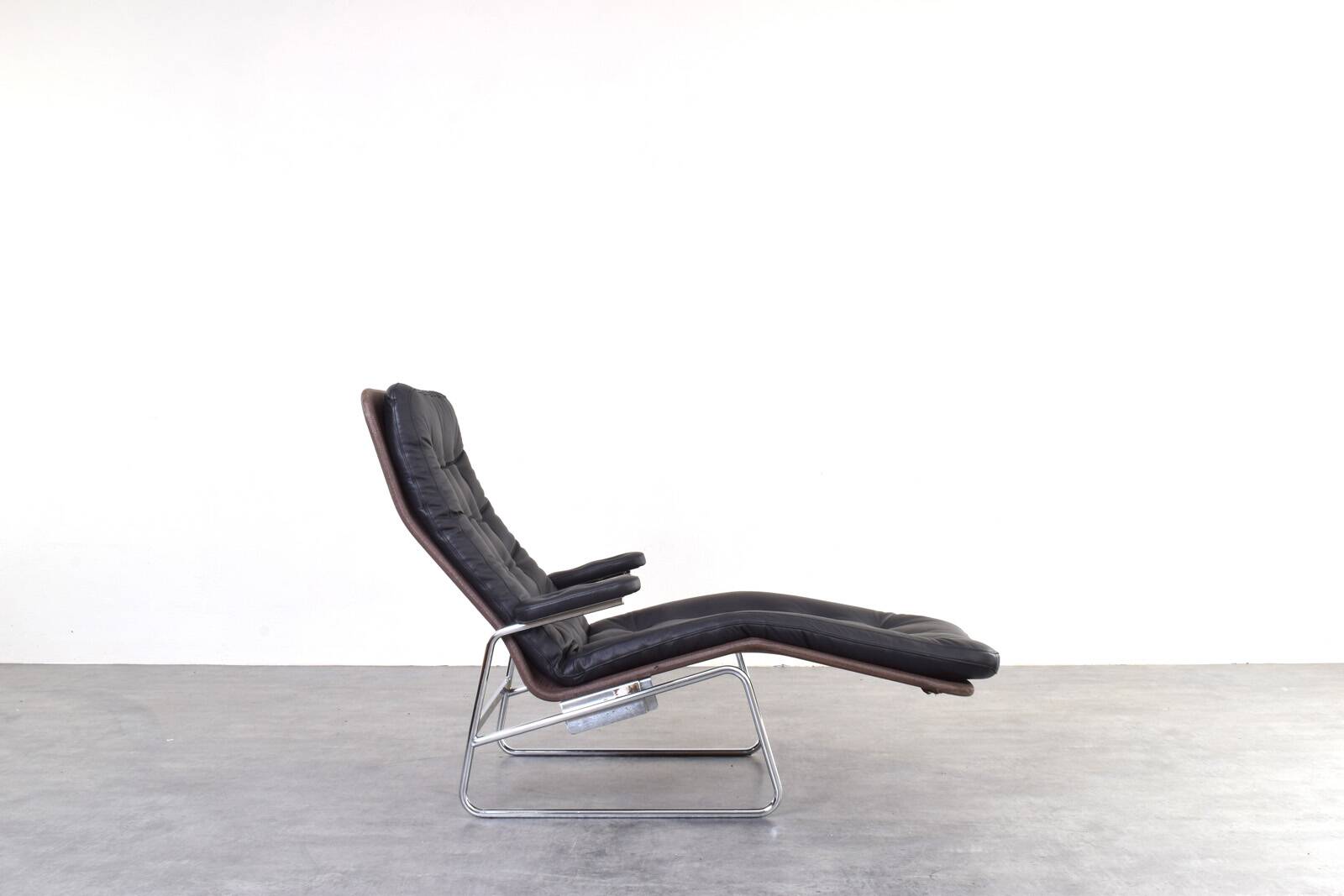 Bauhaus Leather and Chrome Model Fenix Chaise Lounge by Sam Larsson for Dux