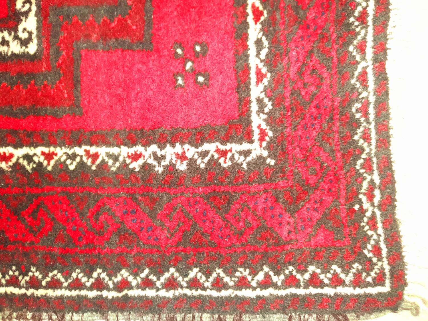 Kazak carpet with a geometric medallion design – Late 20th century 136 x 72 cm