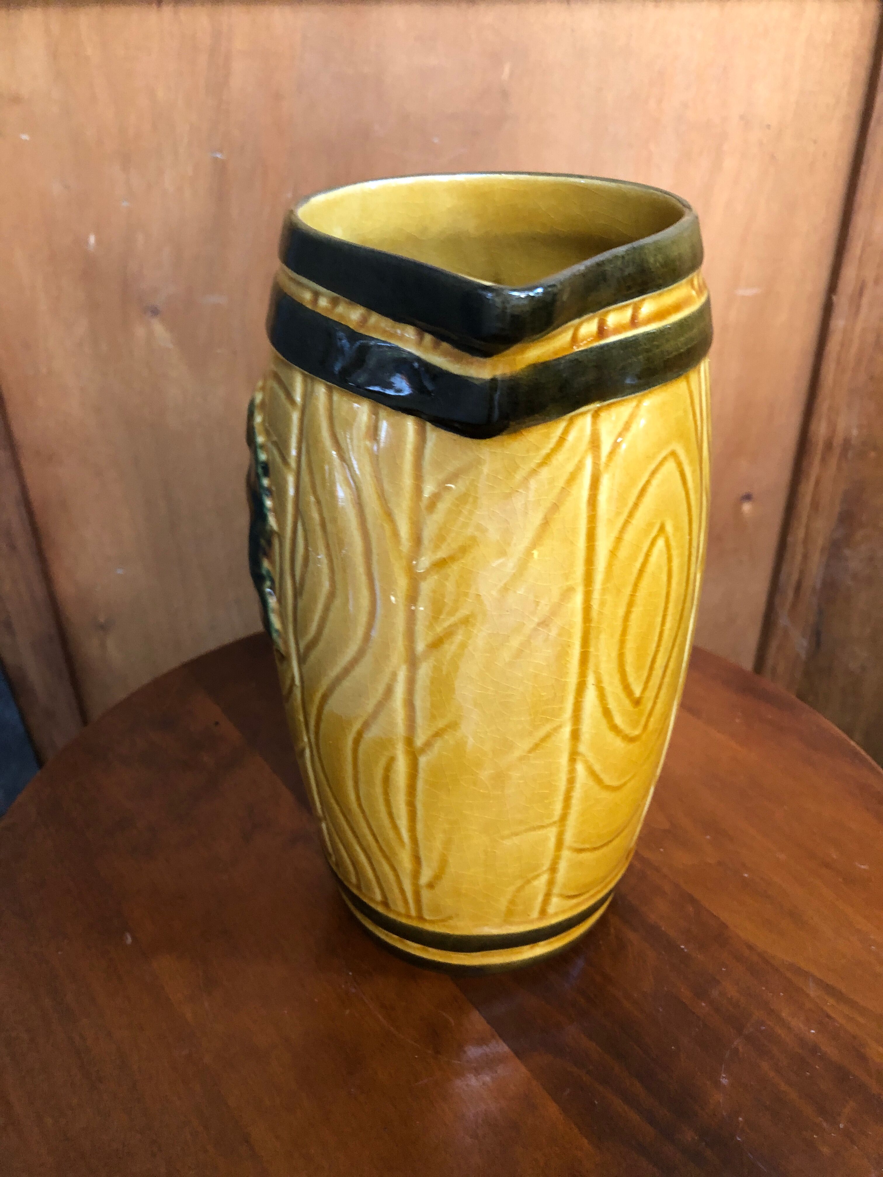 Old pitcher service & 5 ceramic mugs vintage yellow green grape vine decor