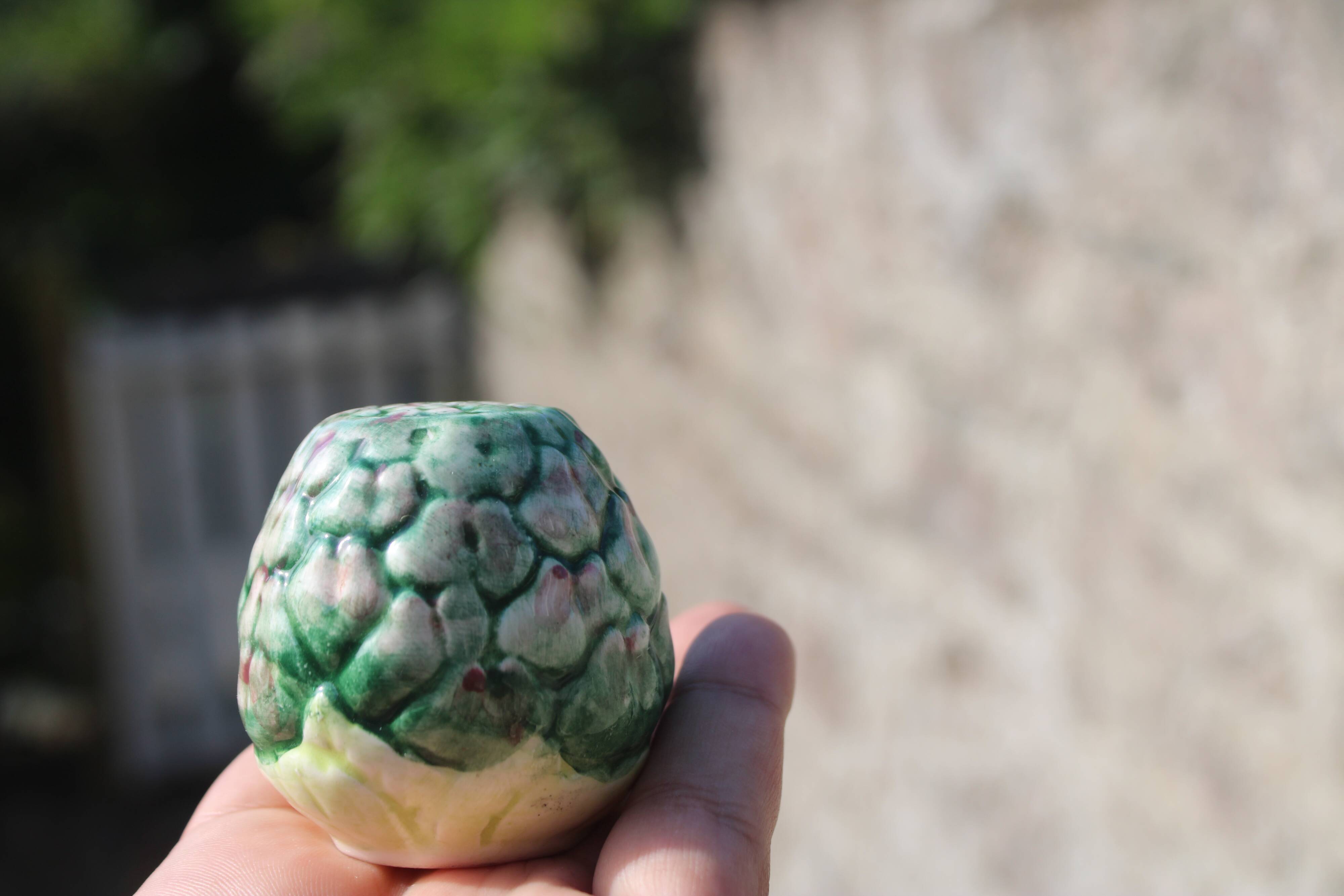 Salt & pepper set in slip – artichokes on leaf tray