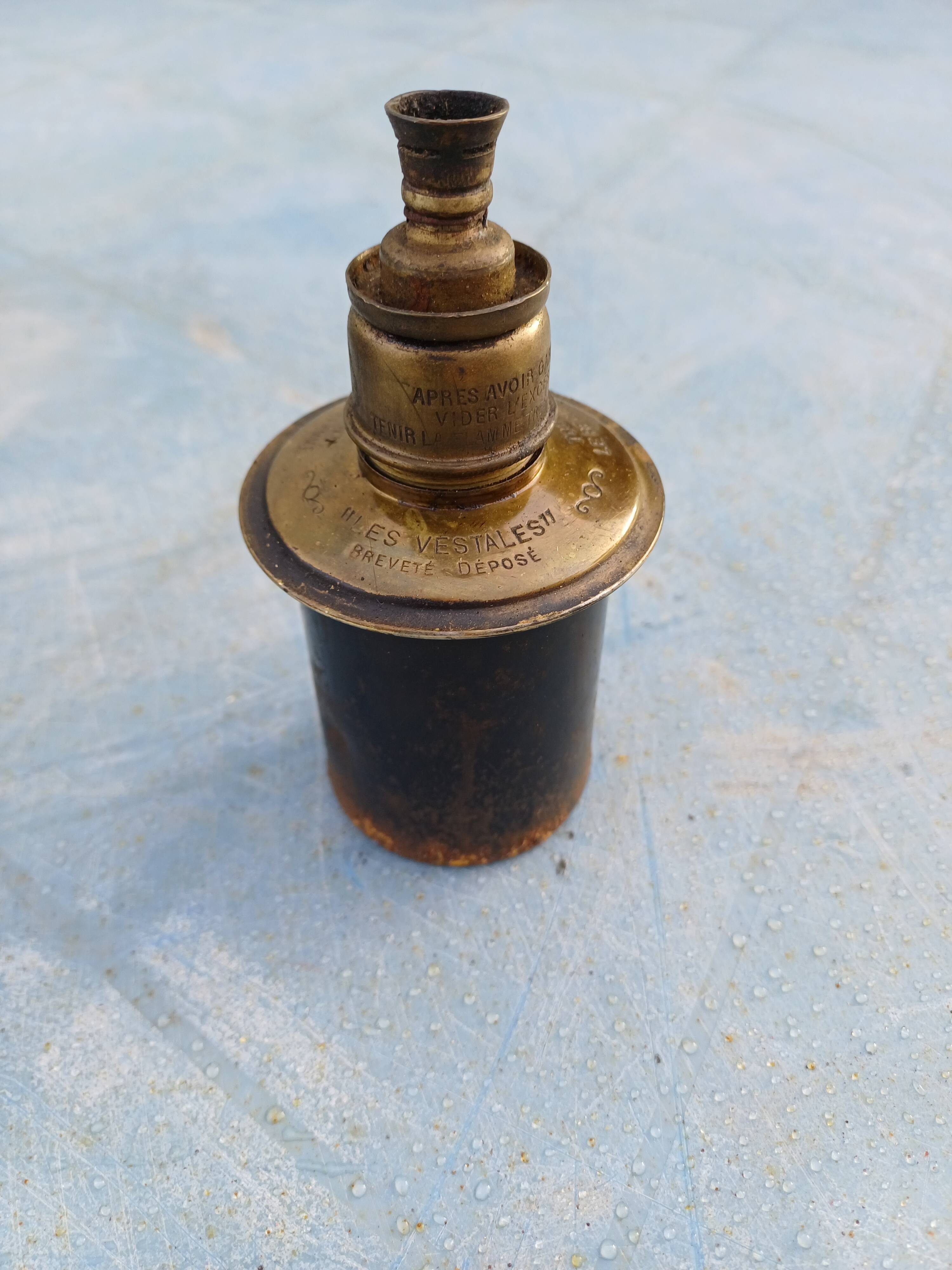 Bernard Headlight Lamp “The Vestales”