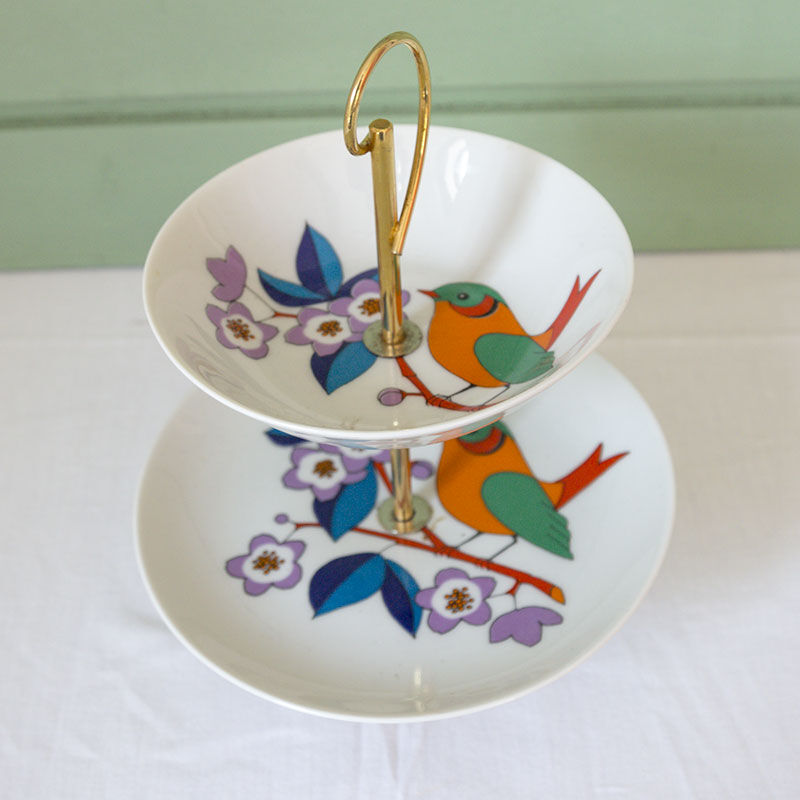 Vintage cake display