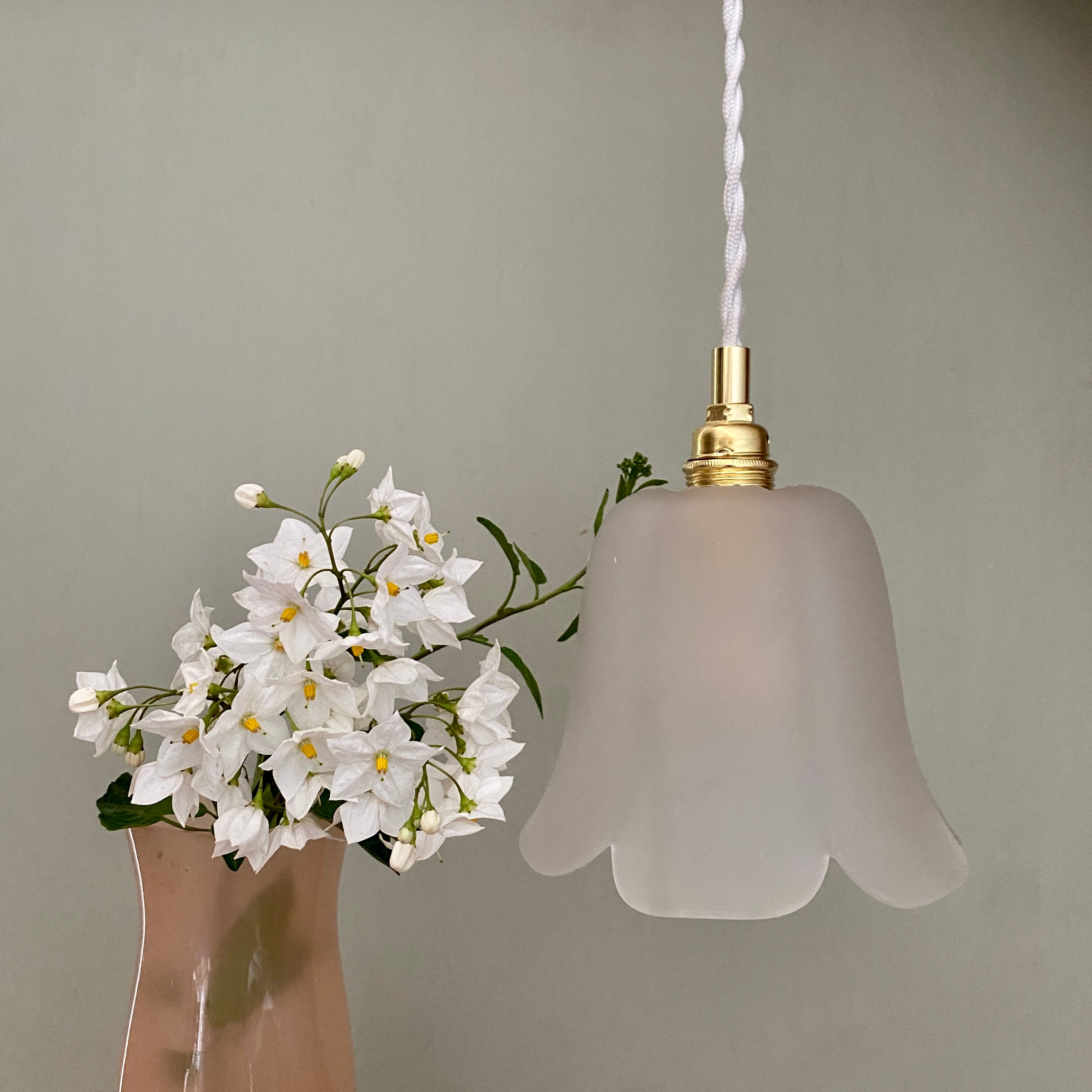 Suspension tulipe vintage en verre dépoli en forme de fleur