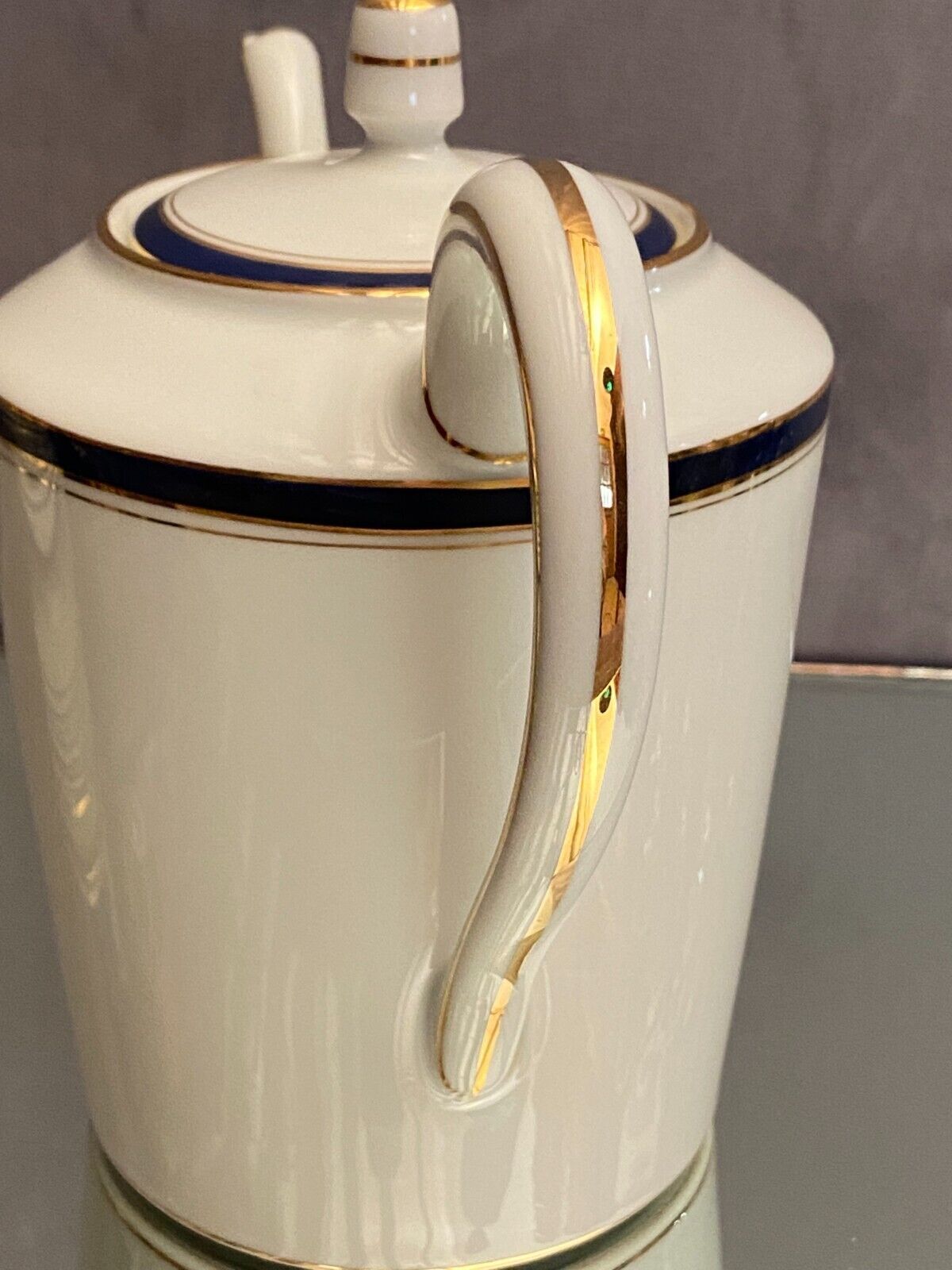 Teapot with blue and gold nets in Limoges porcelain signed Haviland